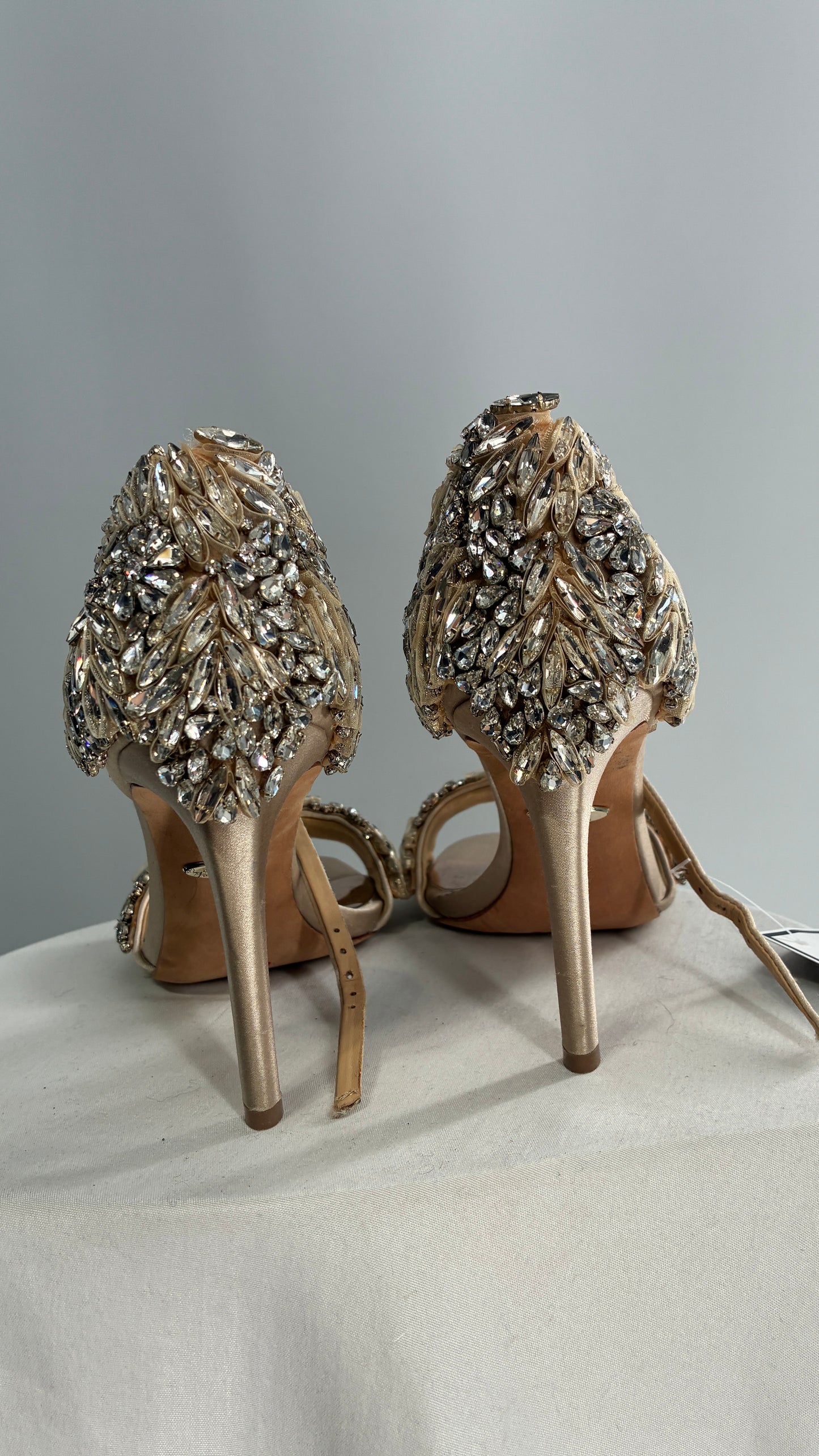 BAGDLEY MISCHKA Champagne Rhinestone Encrusted Embellished Round Toe Heels (5.5)