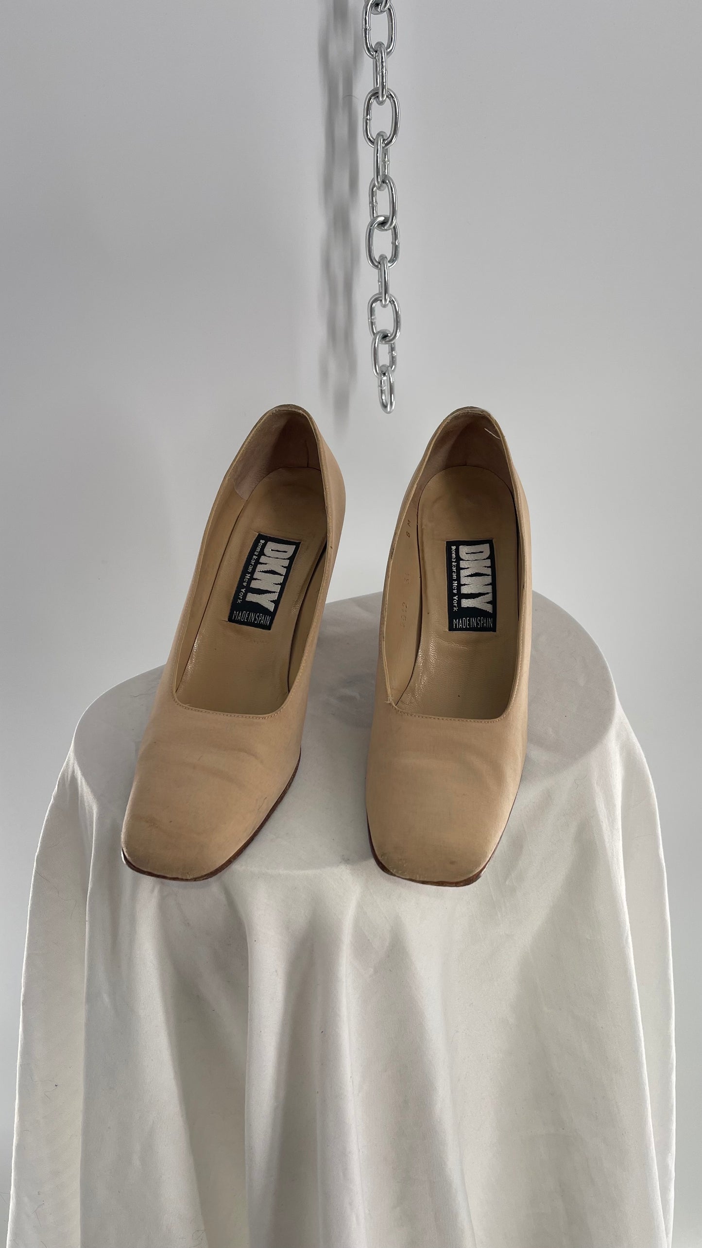 Vintage 1990s DKNY Tan/Beige Square Toe Block Heel (8)