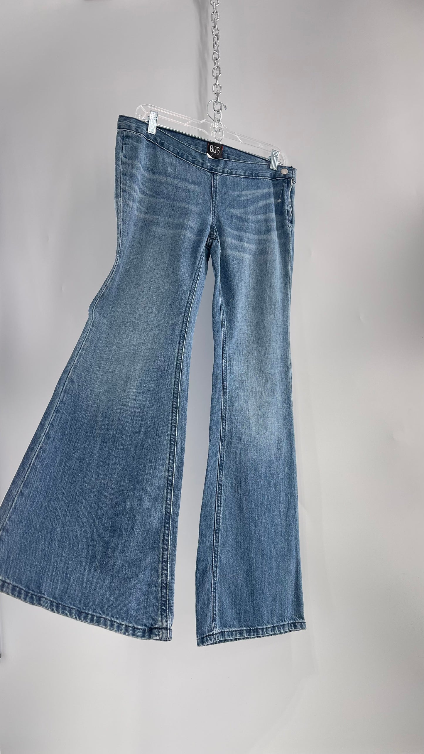 BDG Jeans Medium Wash Low Waisted Kickflares (27)