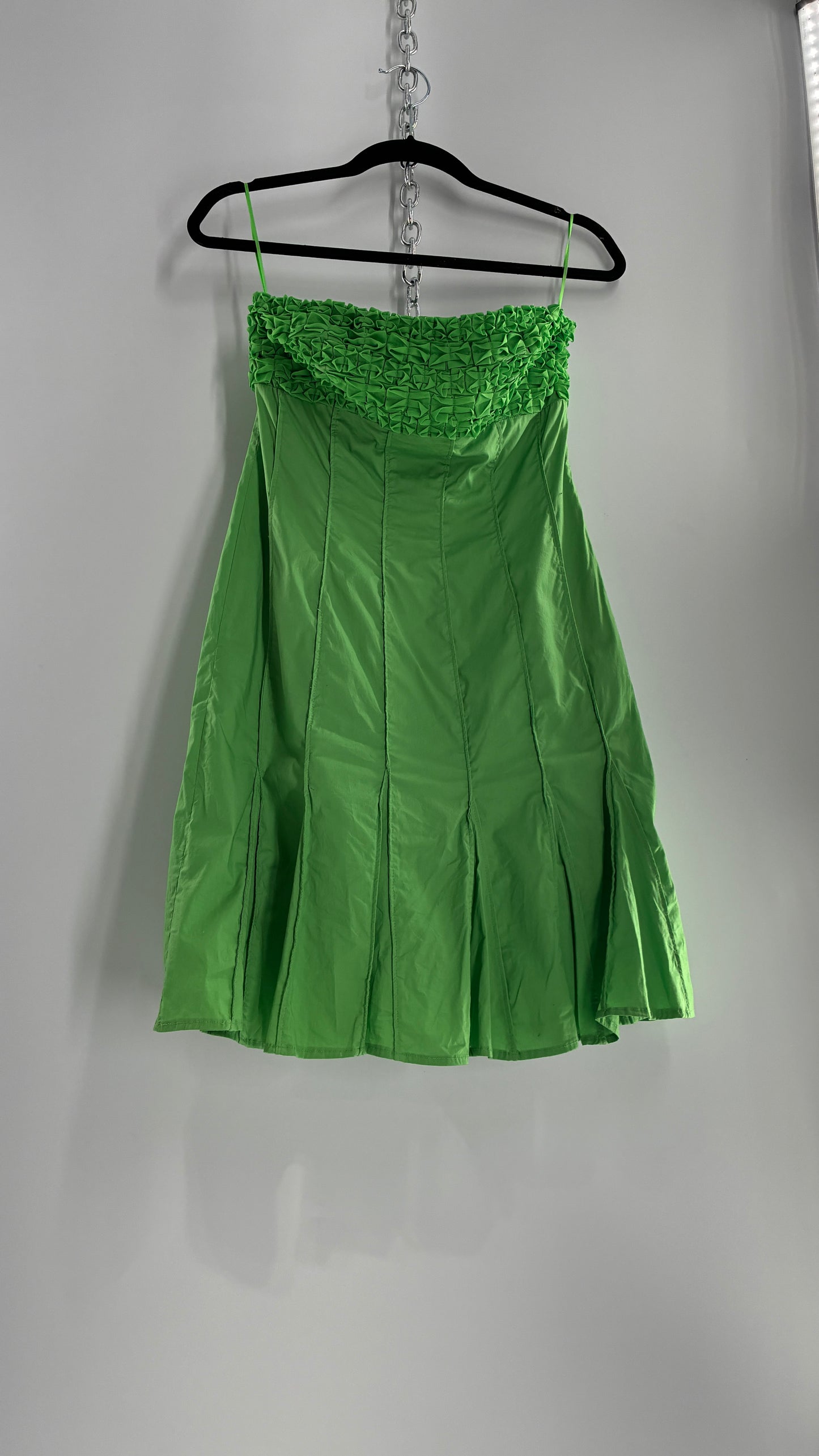 Vintage VENUS Green Pleated Mini Dress with Ruffled Bust Detail and Flared Out Hem (4)
