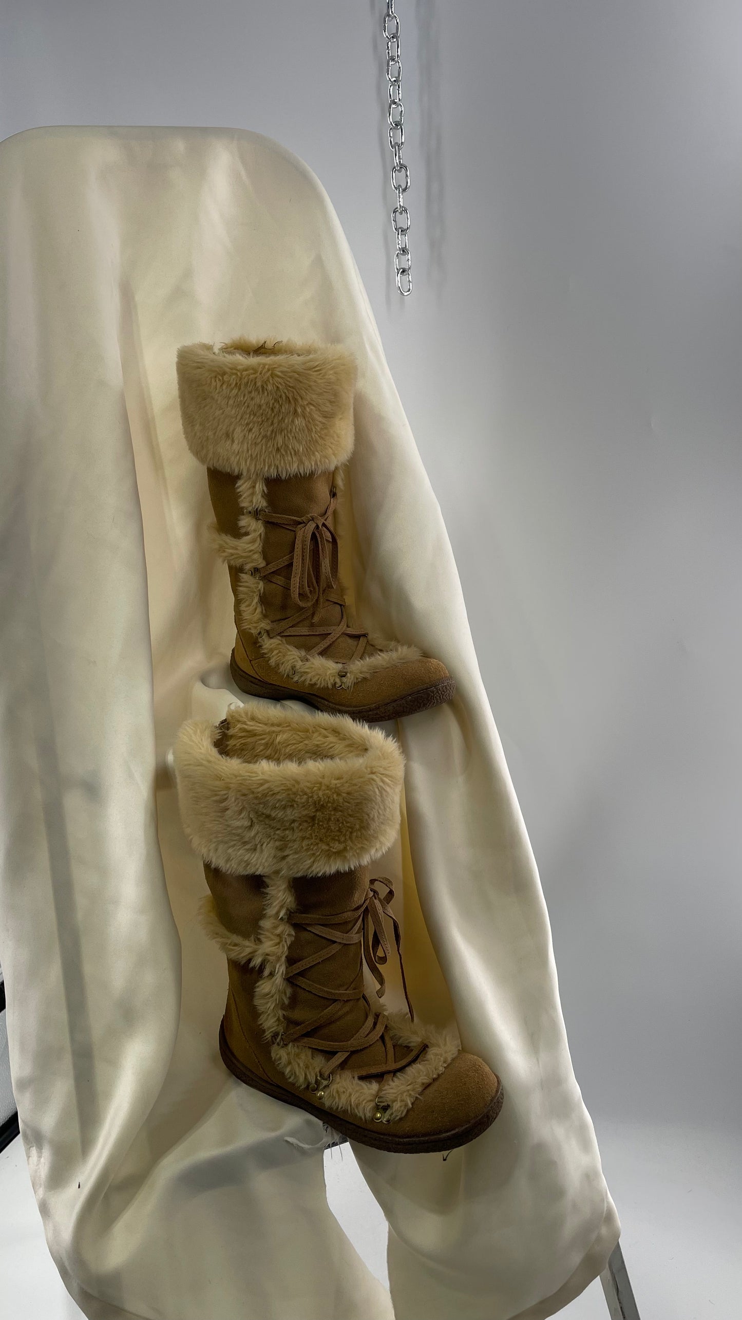 Vintage GAP Tan Suede Leather Eskimo Tie Up Boot with Faux Fur Trim Piping (5)