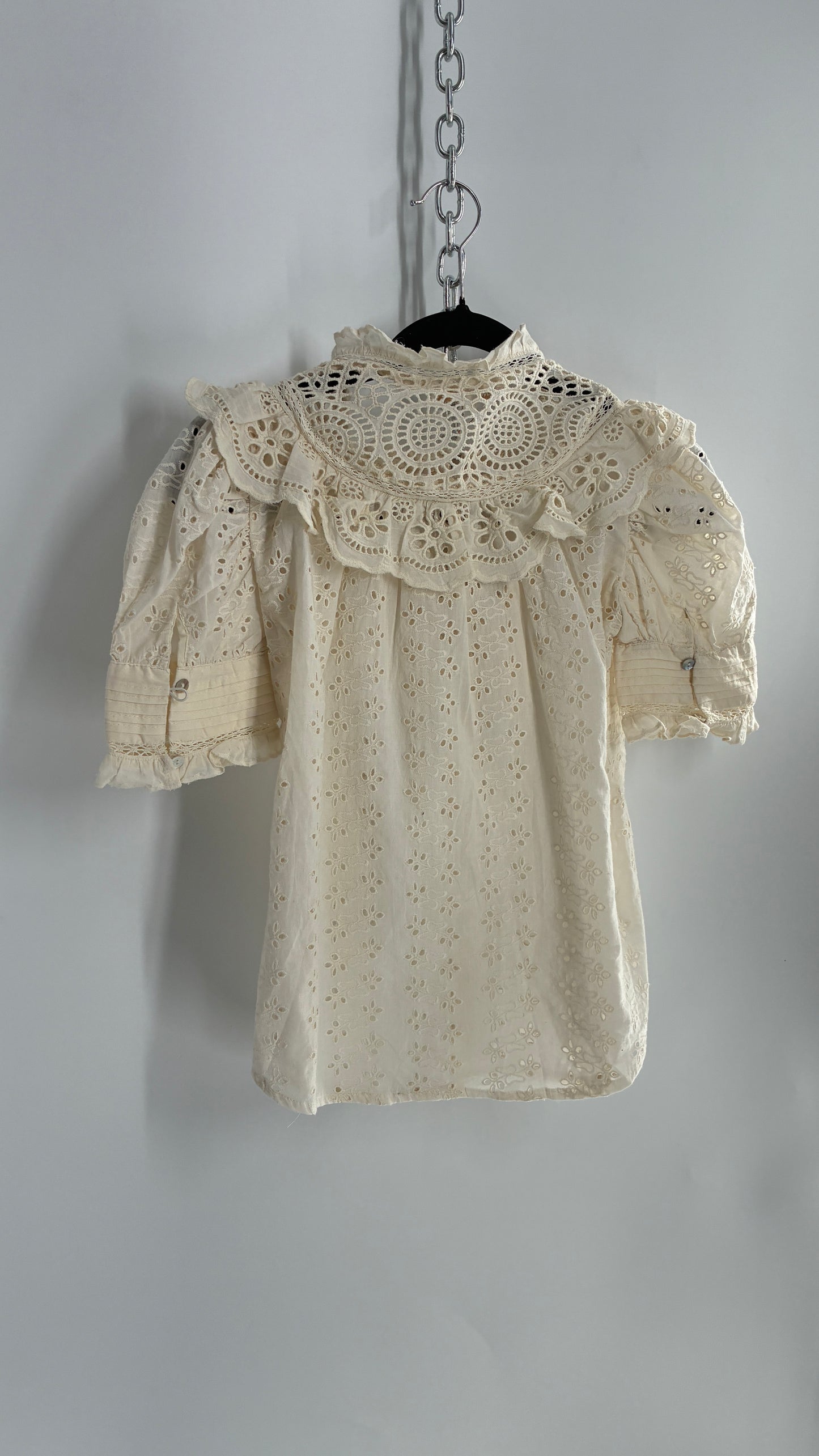 Love the Label Off White Button Front Puff Sleeve, Lace Eyelet Blouse (XS)