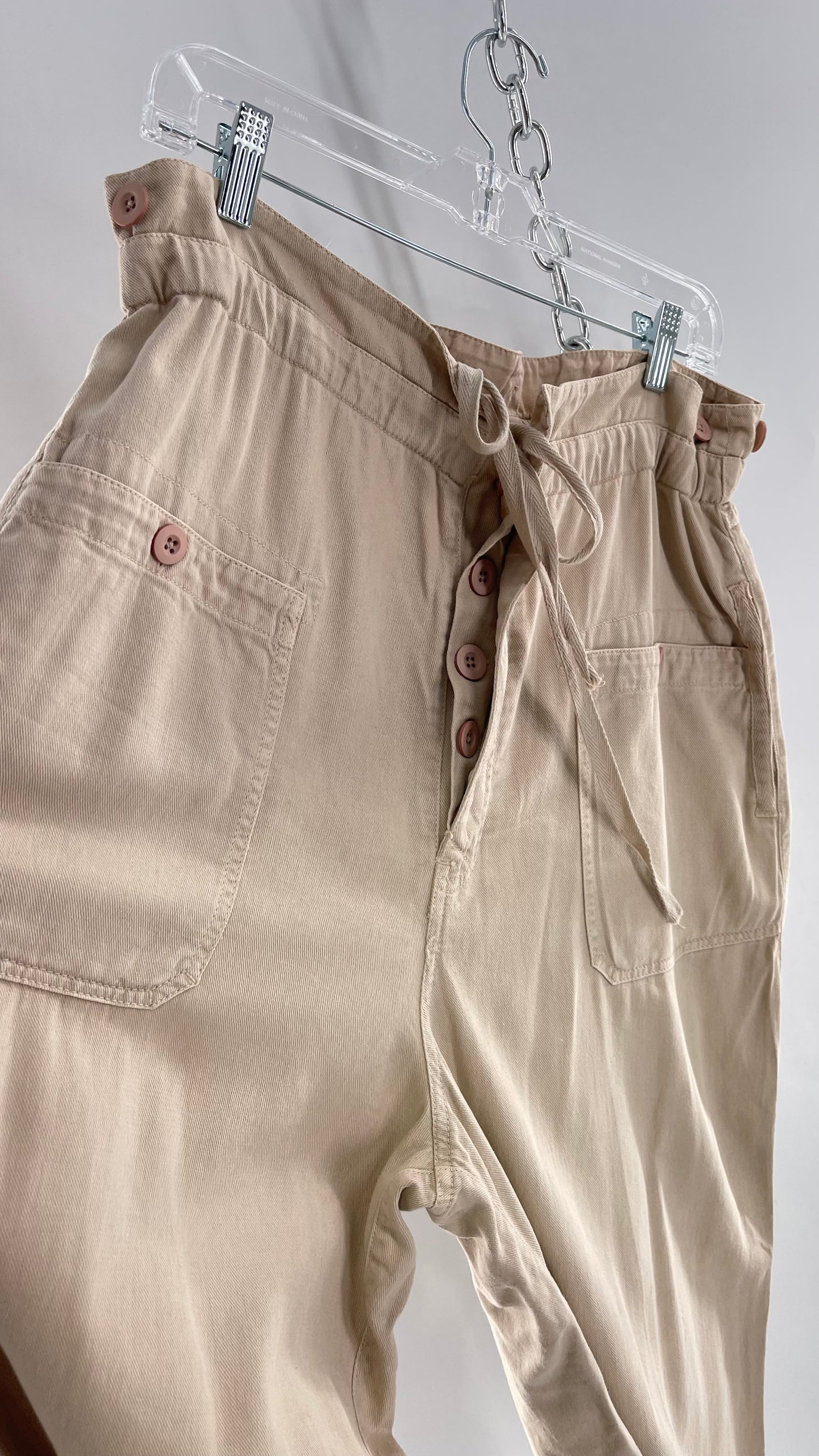 Free People Cream Flare Button Up Wide Legs with Drawstring Waistline 55% Cotton 10% Linen 35% Viscose (L)