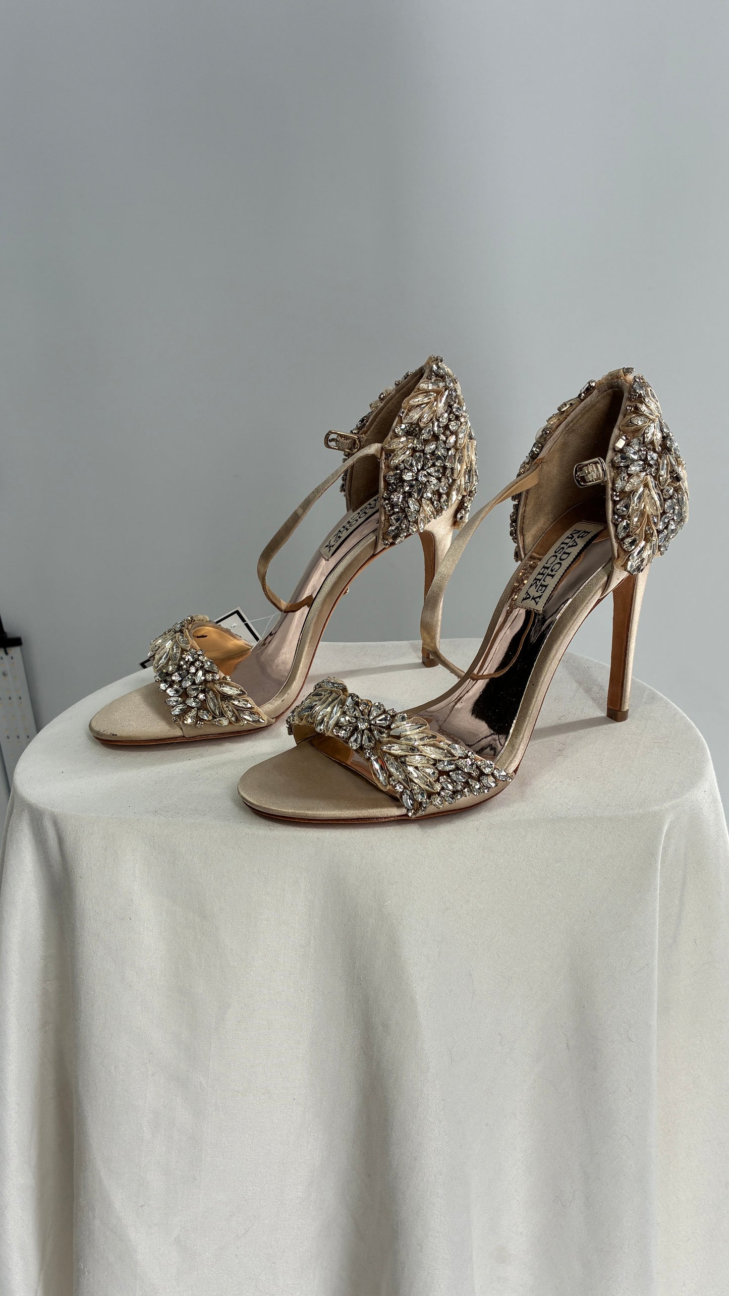 BAGDLEY MISCHKA Champagne Rhinestone Encrusted Embellished Round Toe Heels (5.5)