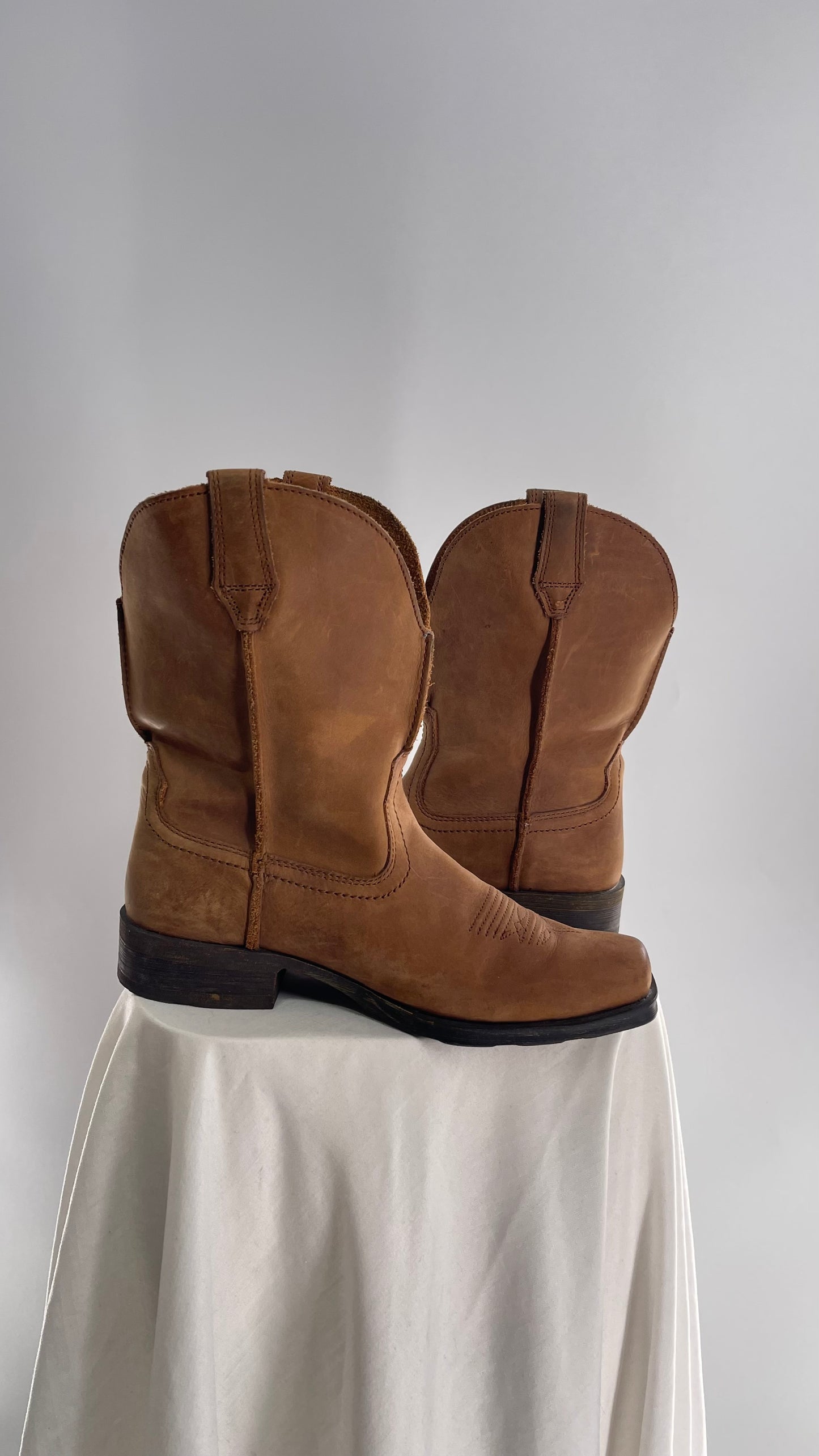 ARIAT Light Brown Square Toe Thick Leather Cowboy Boots (9.5)
