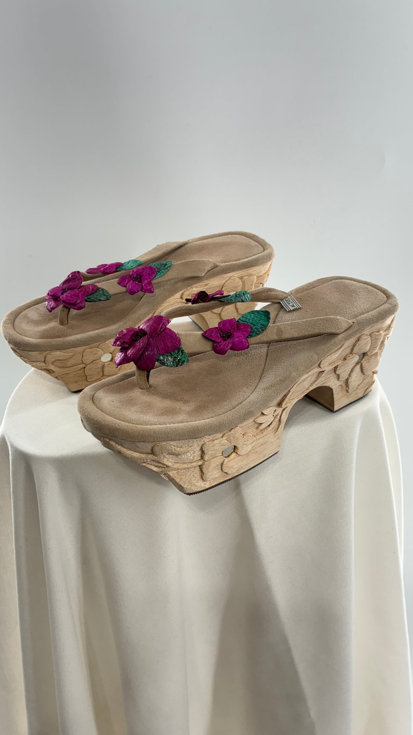 RARE Vintage VALERIA LACERDA Wooden Platform Sandal with Engraved Florals, Fuchsia Flowers and Mirror Details (7)