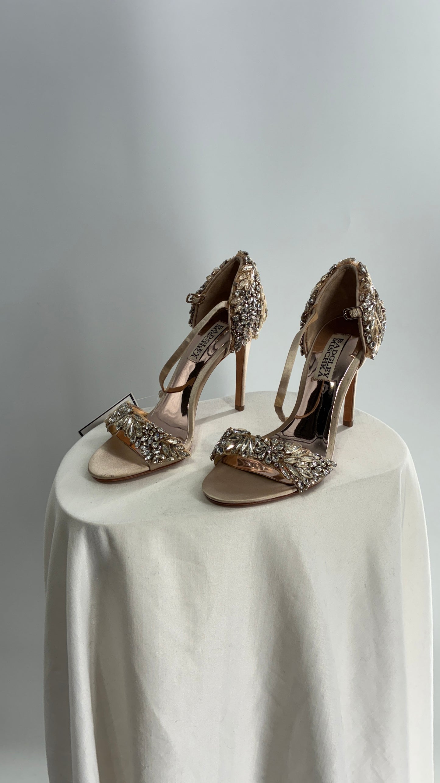 BAGDLEY MISCHKA Champagne Rhinestone Encrusted Embellished Round Toe Heels (5.5)