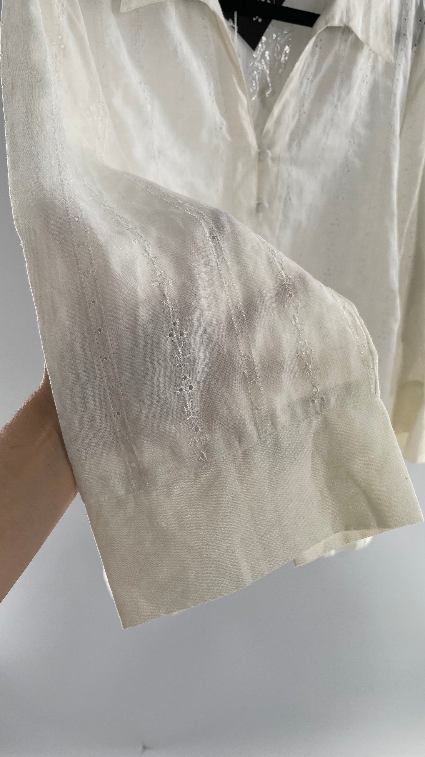 Sarah Spencer Off White 100% Embroidered Linen Blouse with Tags Attached (3X)