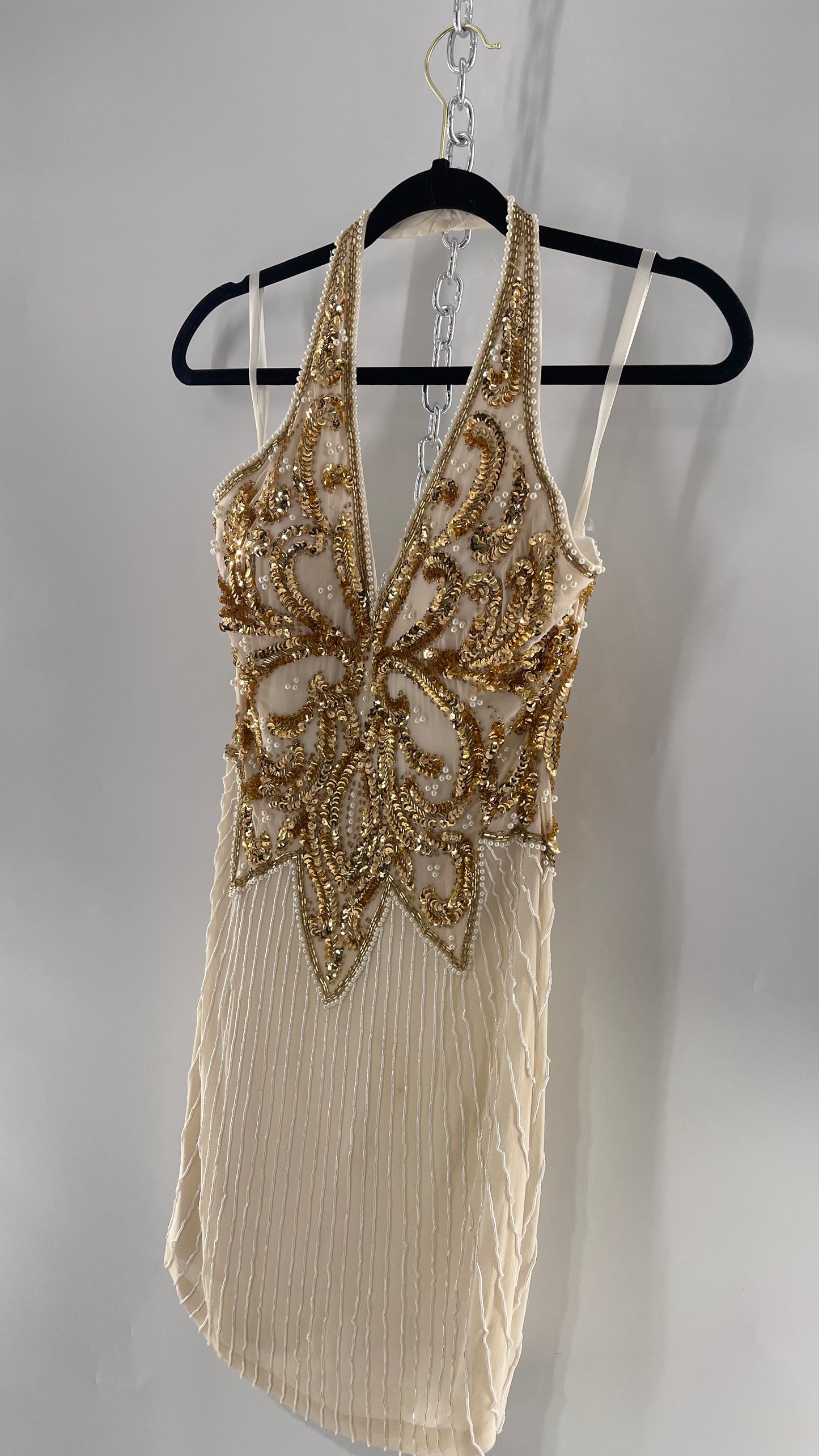 Cache Beaded Old Hollywood Glam White Beaded BodyCon Mini Dress with Halter Neckline and Bedazzled Gold Sequin Bust (4)