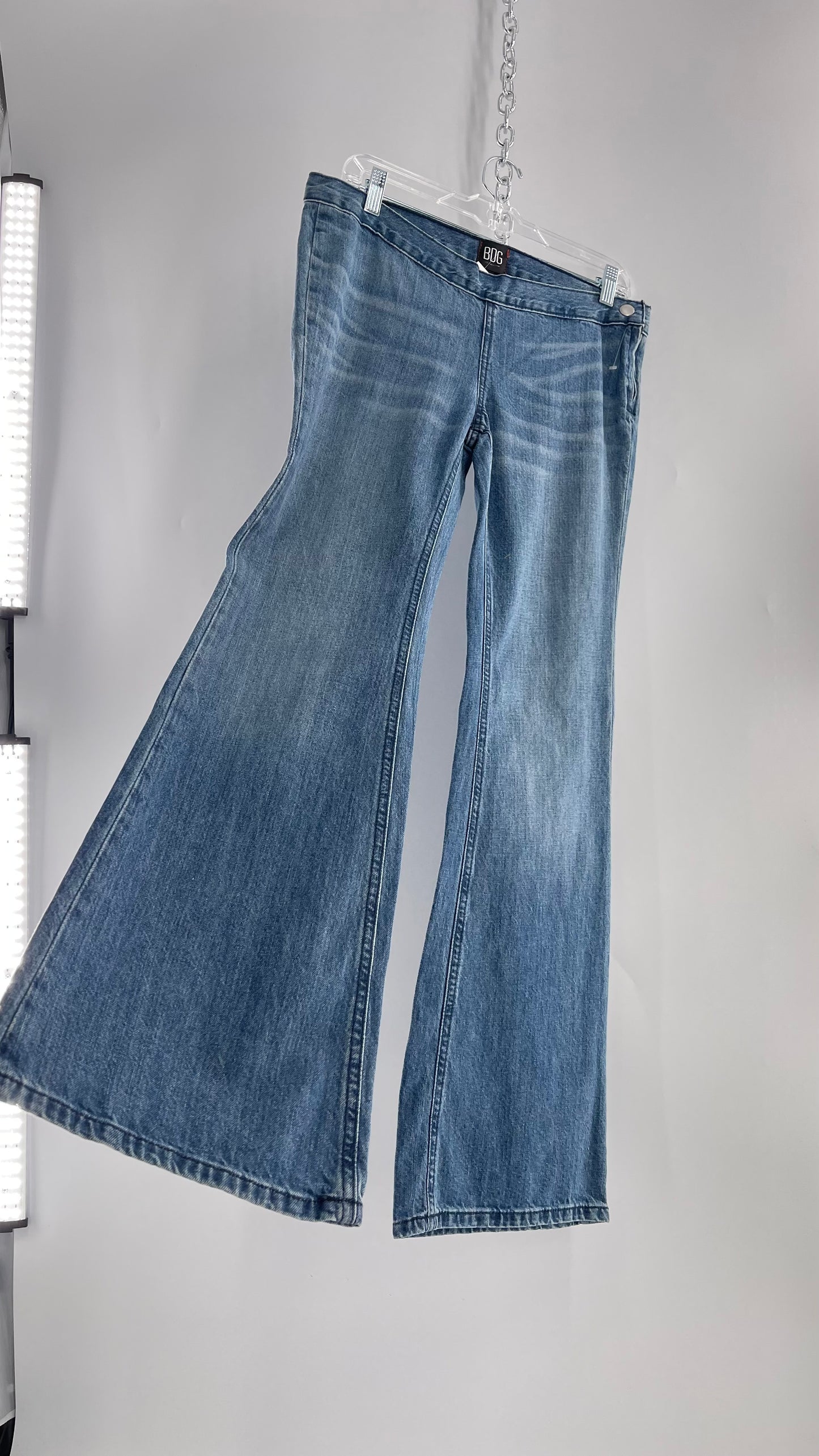BDG Jeans Medium Wash Low Waisted Kickflares (27)