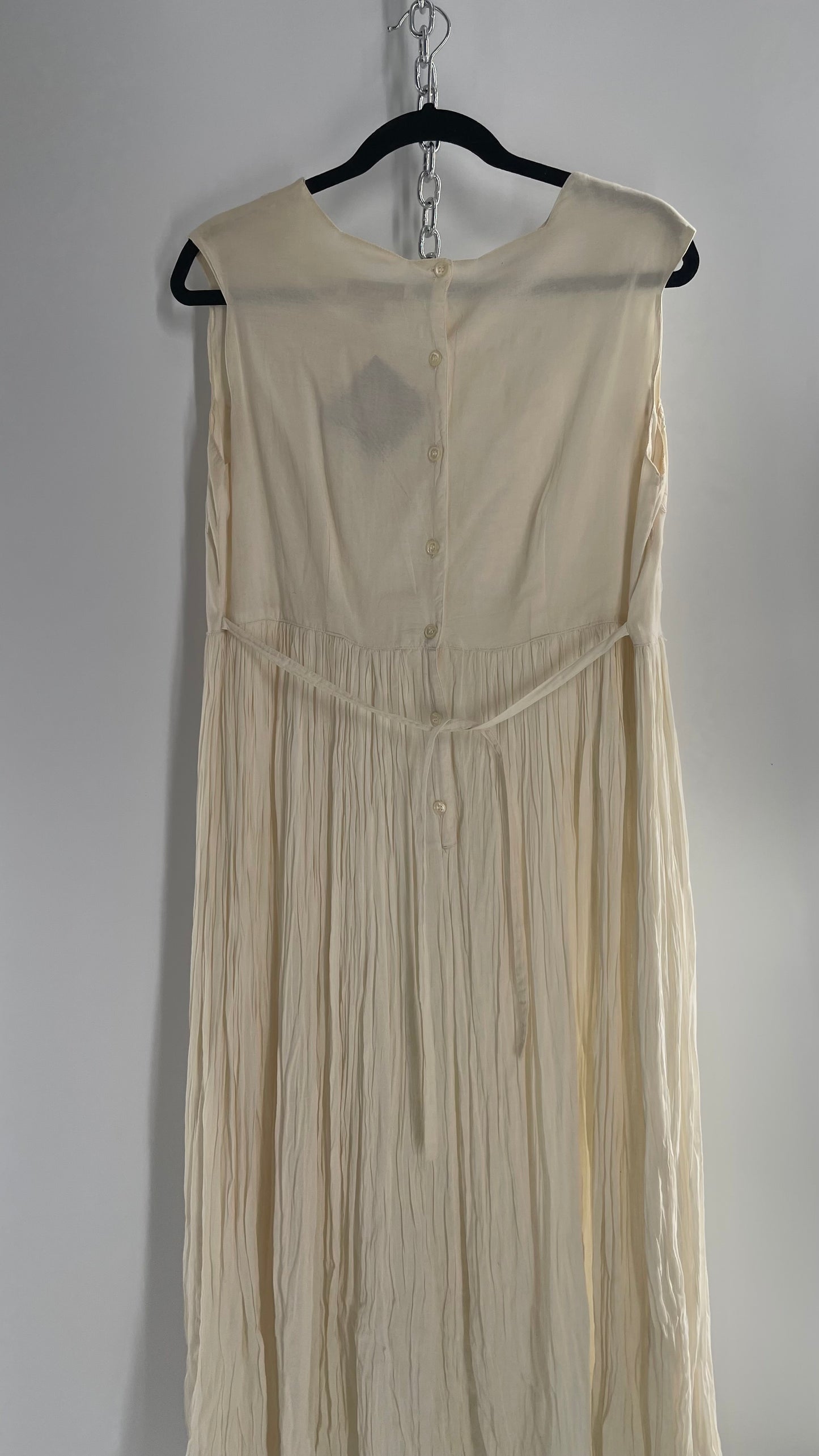 Vintage Made in India 1960s/1970s 95% Cotton Off White Karavan Gown with Crimped Body and Embroidered Bust (Large)