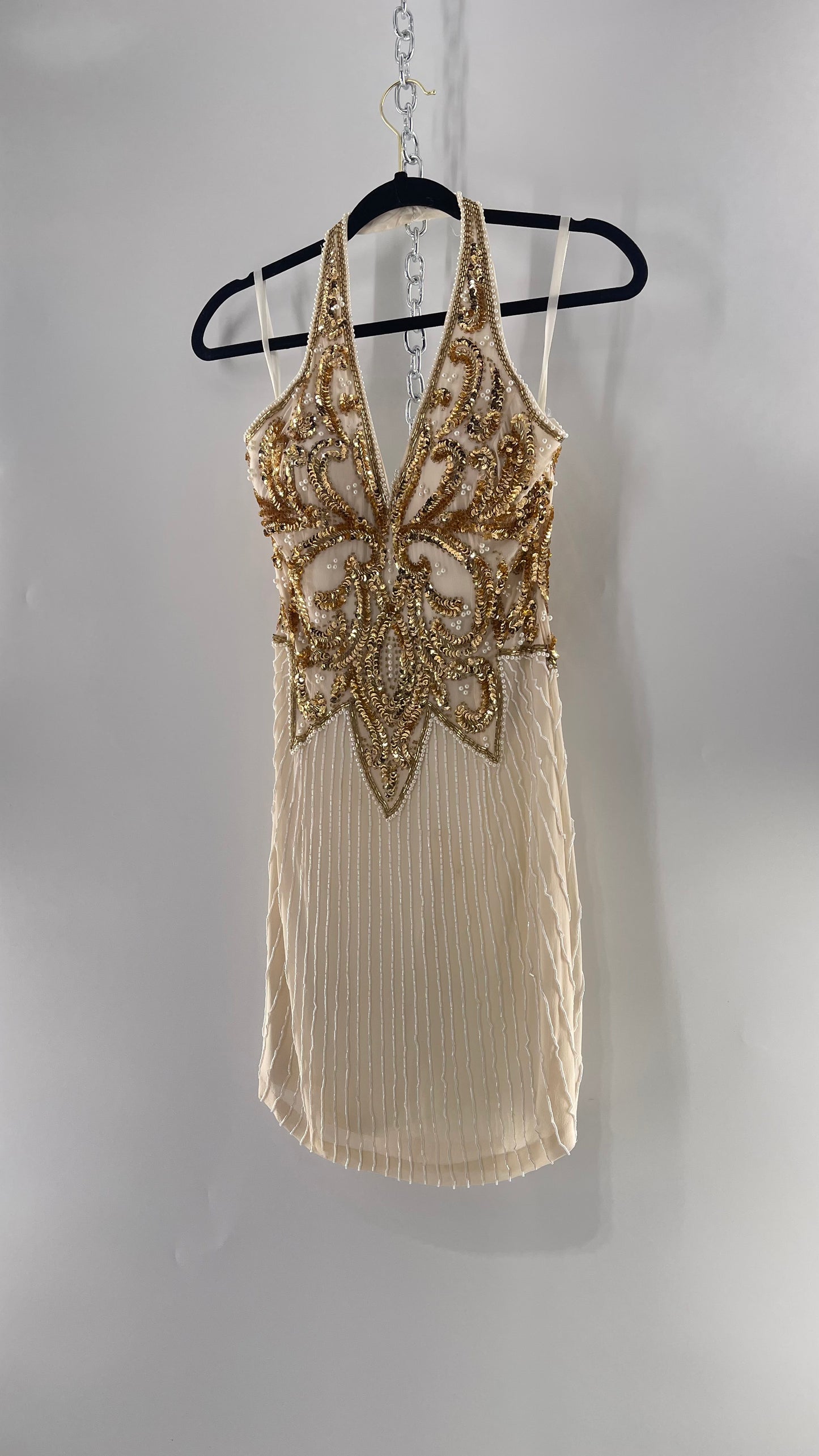 Cache Beaded Old Hollywood Glam White Beaded BodyCon Mini Dress with Halter Neckline and Bedazzled Gold Sequin Bust (4)