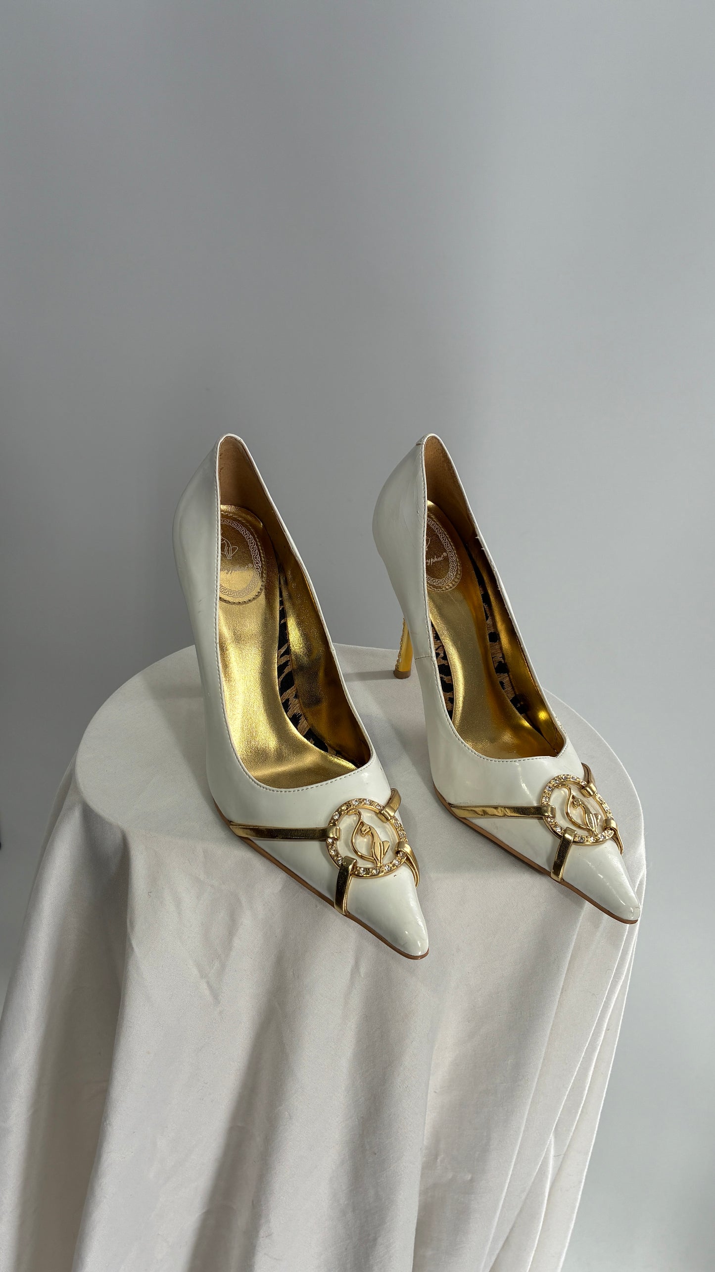 Vintage BABY PHAT White Pointed Toe Heel with Logo Buckle, and Gold Cat Engraved Heel (7.5)