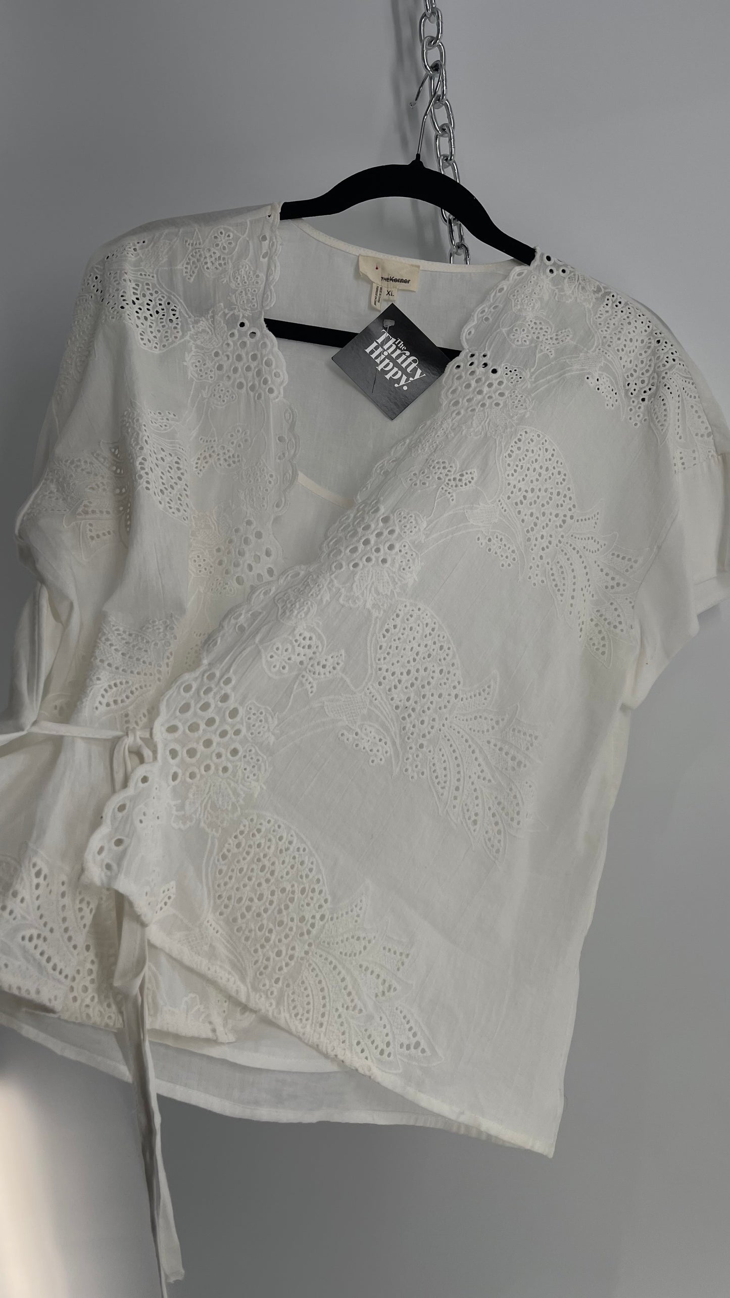 Anthropologie The Korner White Top with Eyelet Lace Scalloped Details (XL)
