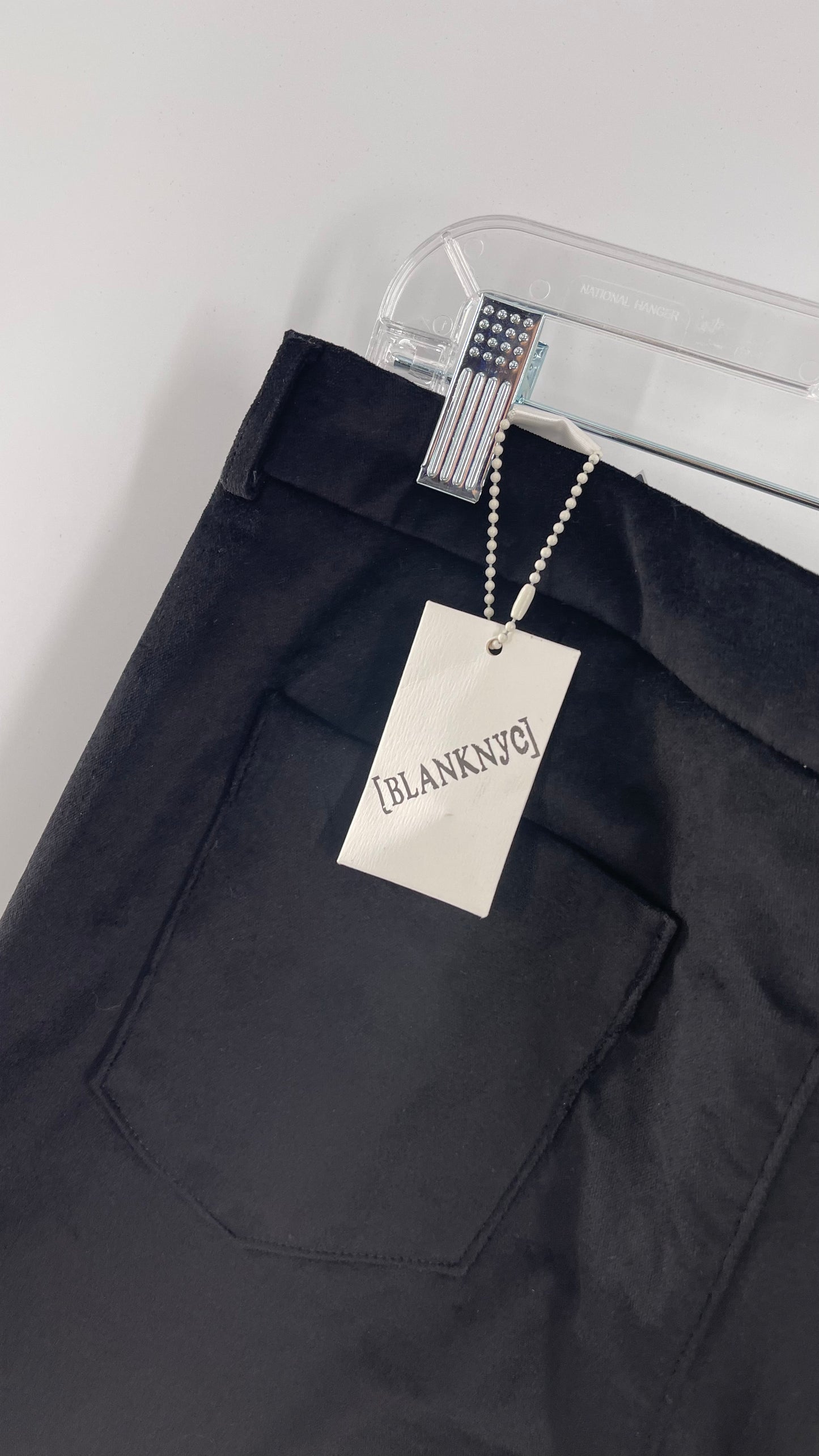 BLANK NYC Black Velvet Kick Flares (31) tá