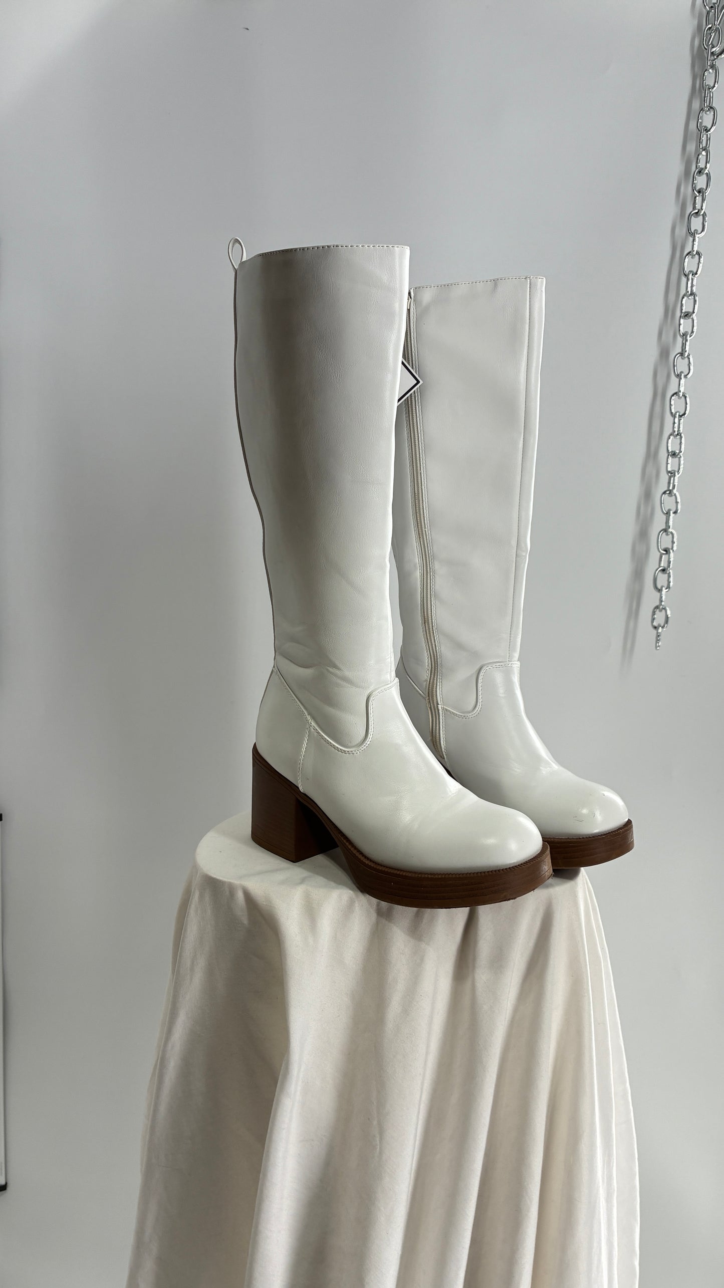 Vintage TOP MODA White Knee High GoGo Boots with Chunky Heel (7.5)