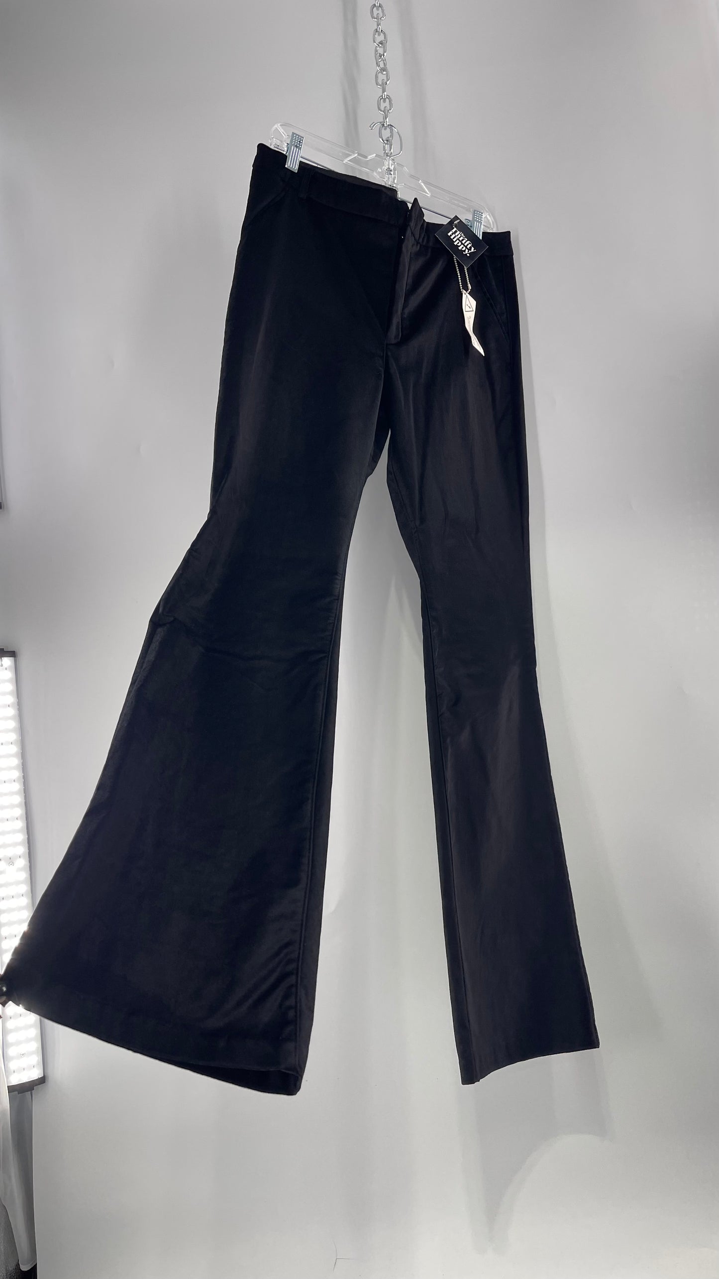 BLANK NYC Black Velvet Kick Flares (31) tá