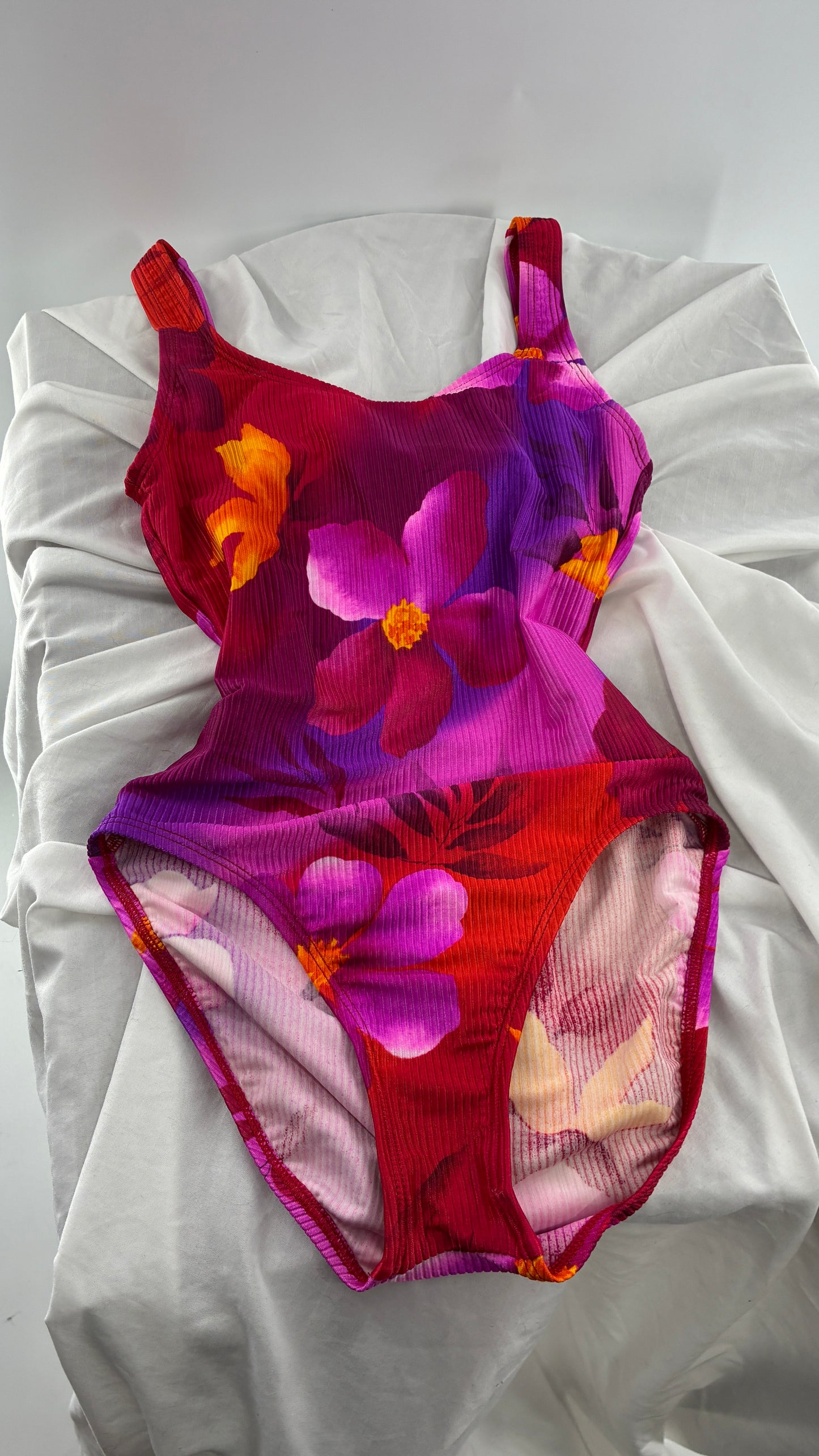 Vintage CATALINA Hibiscus Tropical Florals Open Back Swimsuit (Medium)