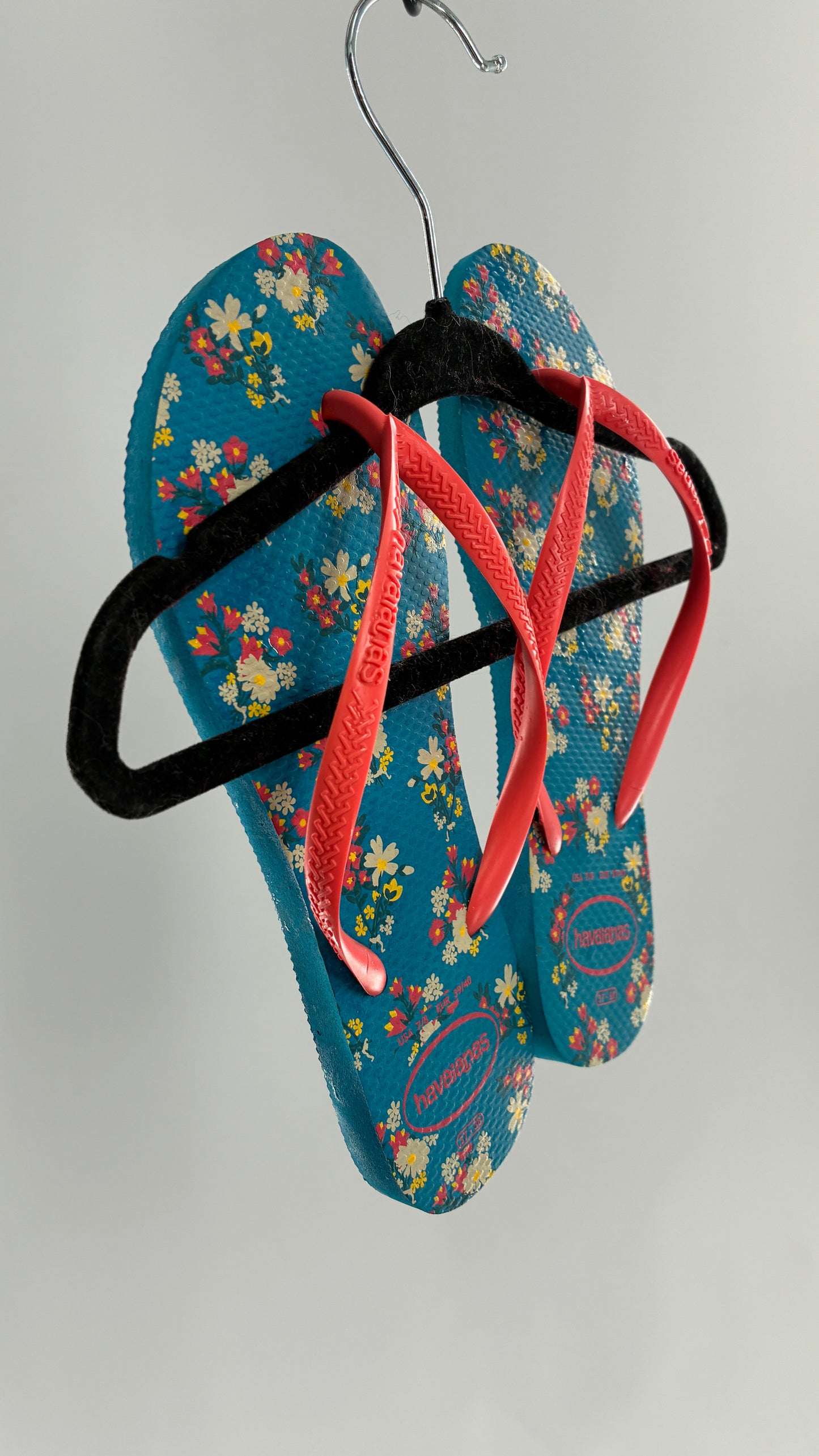Blue and Neon Floral Havaianas NWOT (7/8)