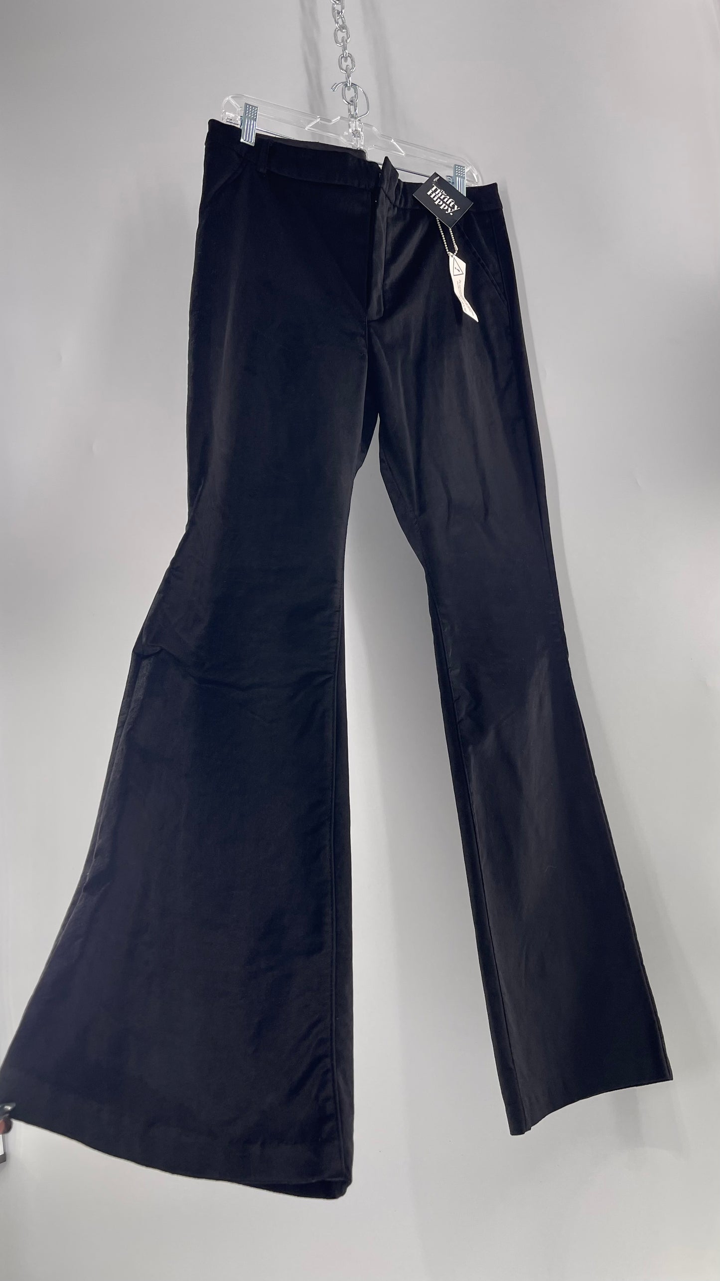 BLANK NYC Black Velvet Kick Flares (31) tá