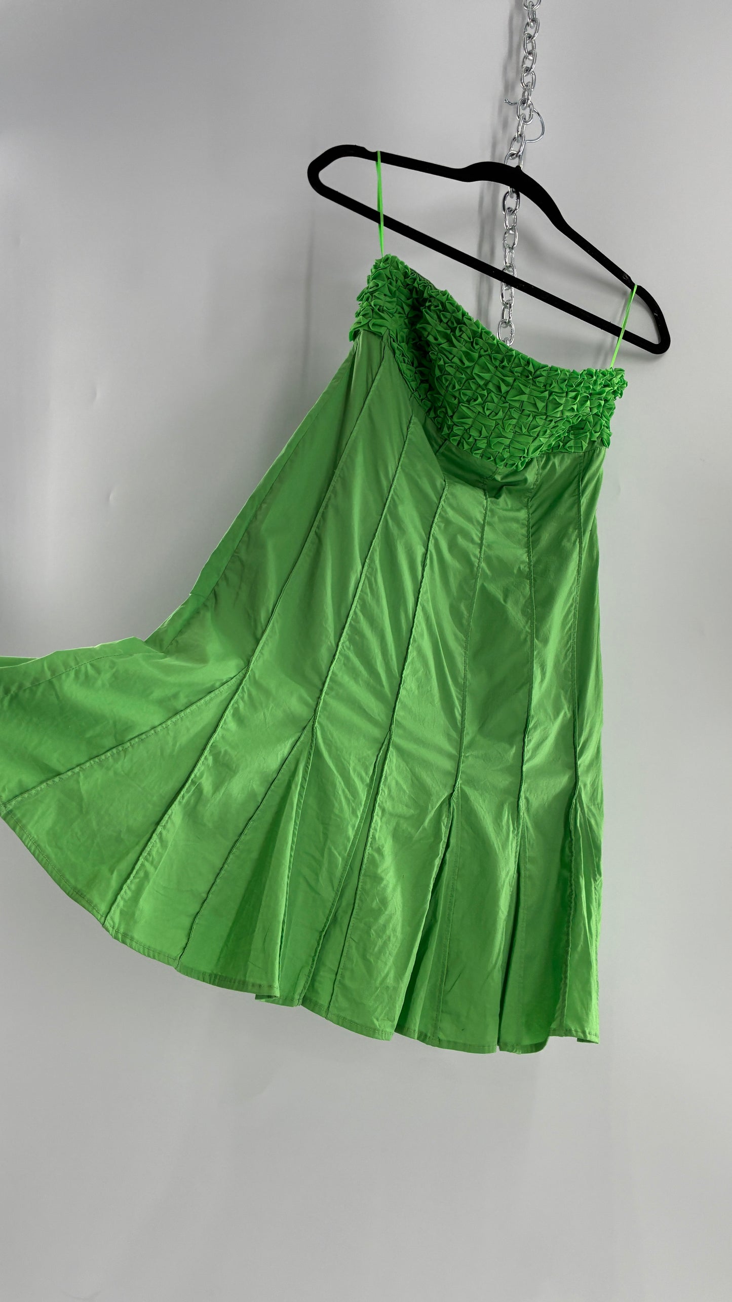 Vintage VENUS Green Pleated Mini Dress with Ruffled Bust Detail and Flared Out Hem (4)