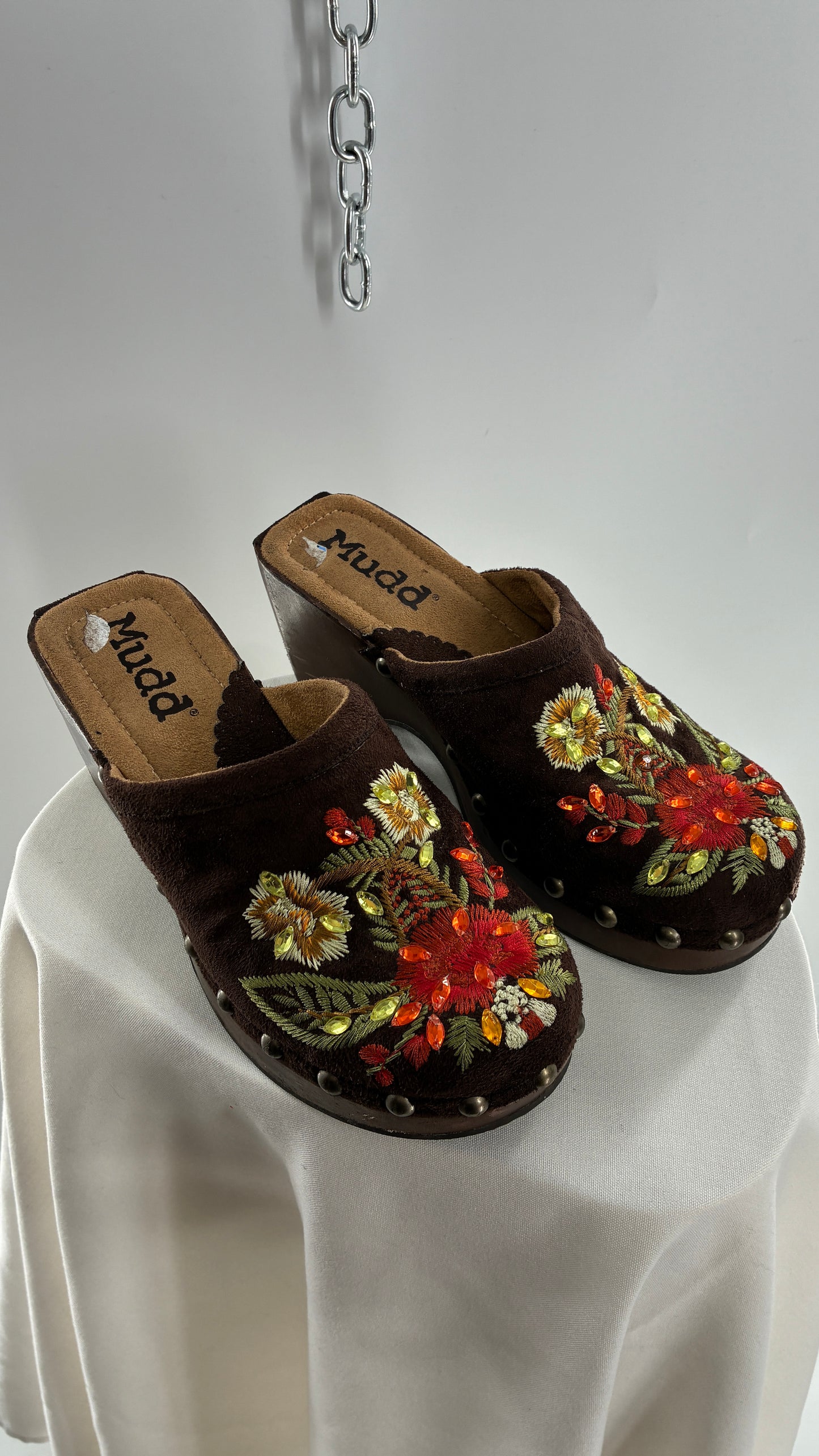 Vintage MUDD Brown Clog with Side Studding and Embroidered Details (6.5)
