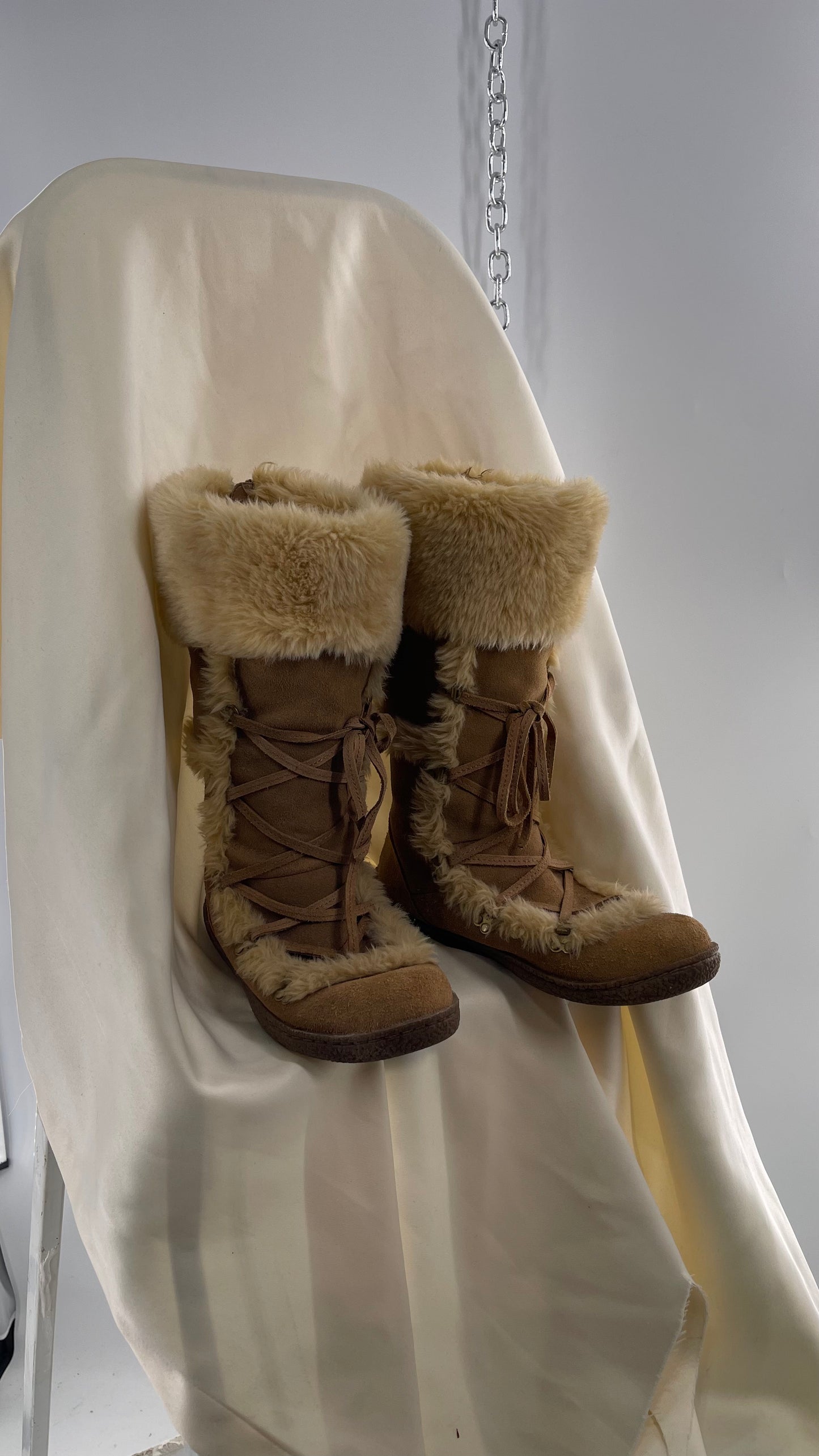 Vintage GAP Tan Suede Leather Eskimo Tie Up Boot with Faux Fur Trim Piping (5)