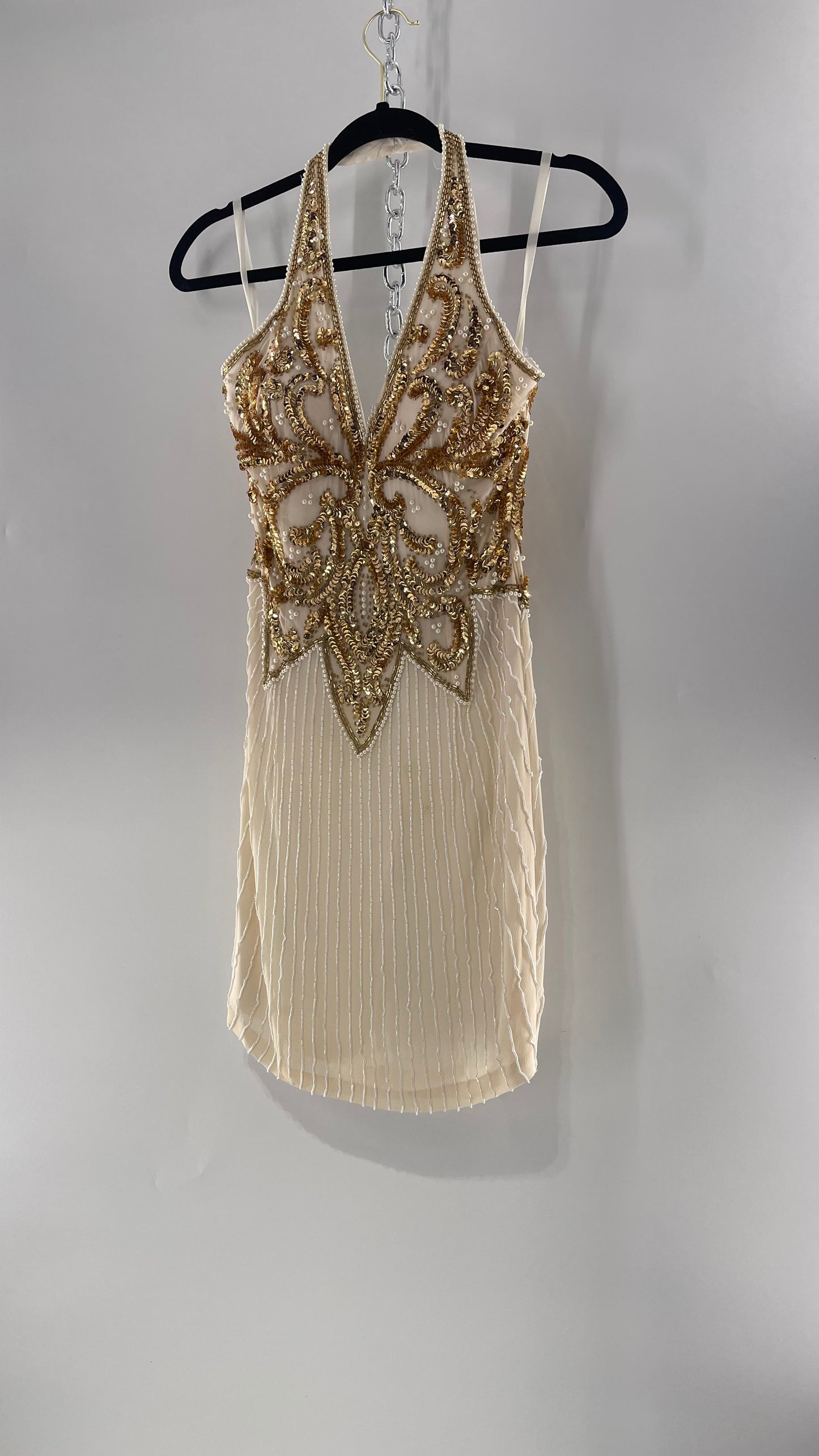 Cache Beaded Old Hollywood Glam White Beaded BodyCon Mini Dress with Halter Neckline and Bedazzled Gold Sequin Bust (4)