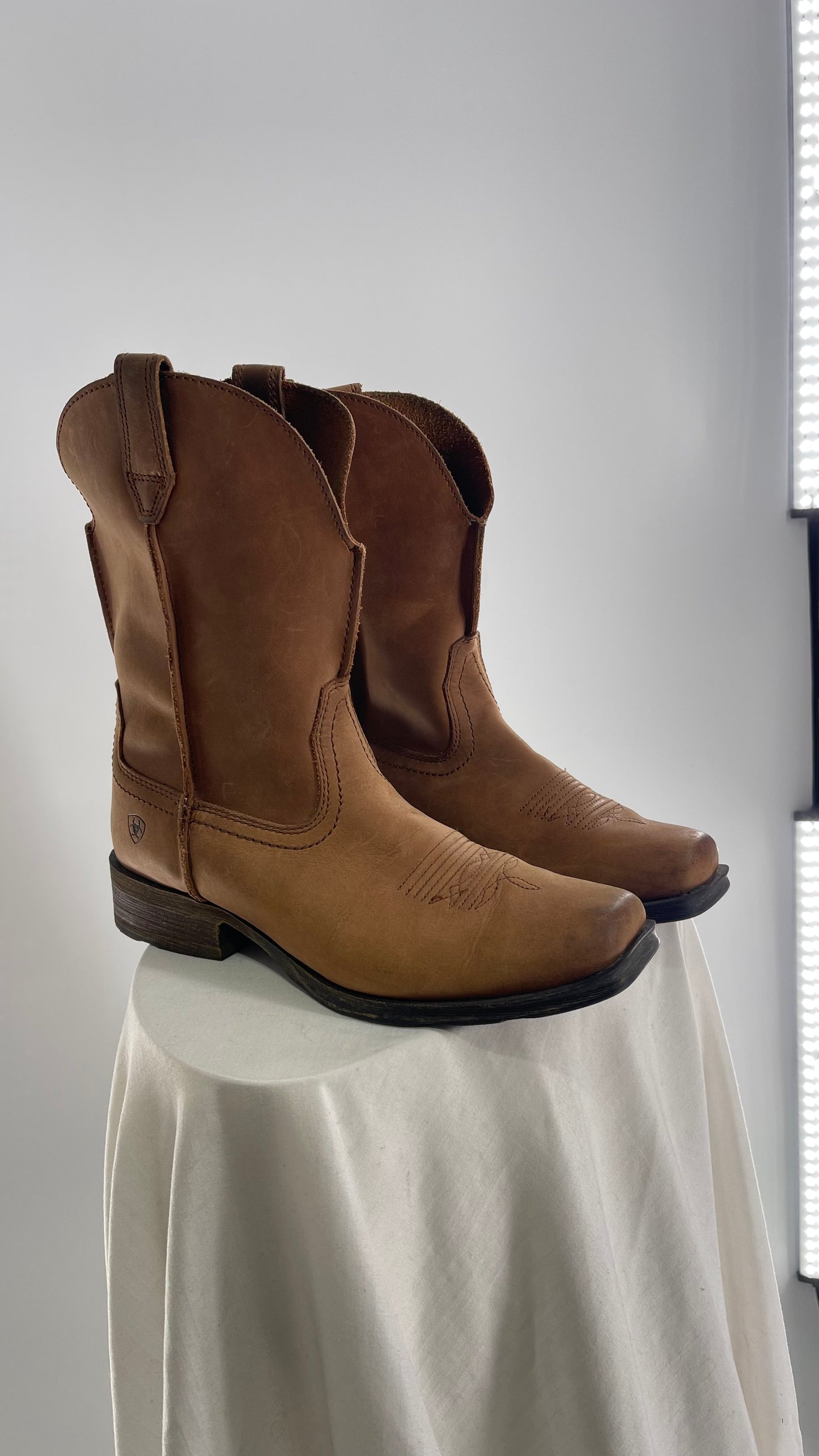 ARIAT Light Brown Square Toe Thick Leather Cowboy Boots (9.5)