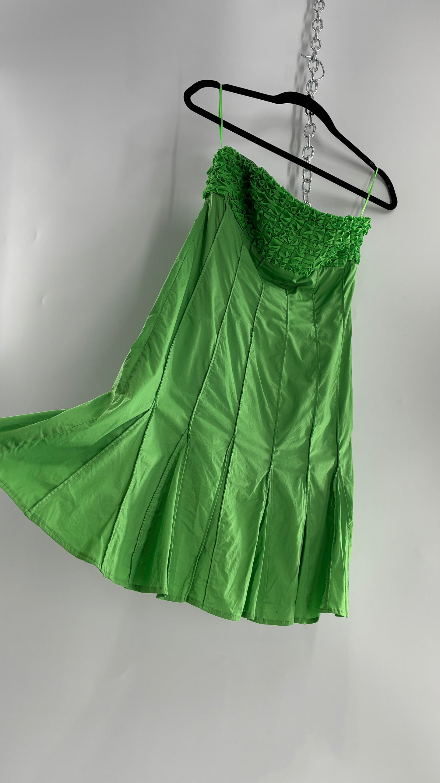 Vintage VENUS Green Pleated Mini Dress with Ruffled Bust Detail and Flared Out Hem (4)