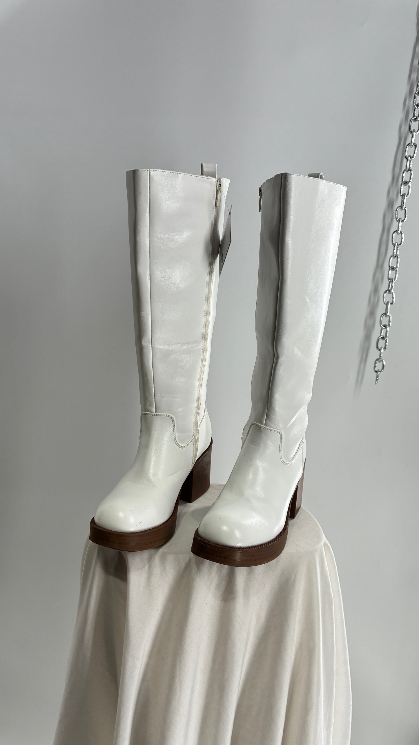 Vintage TOP MODA White Knee High GoGo Boots with Chunky Heel (7.5)