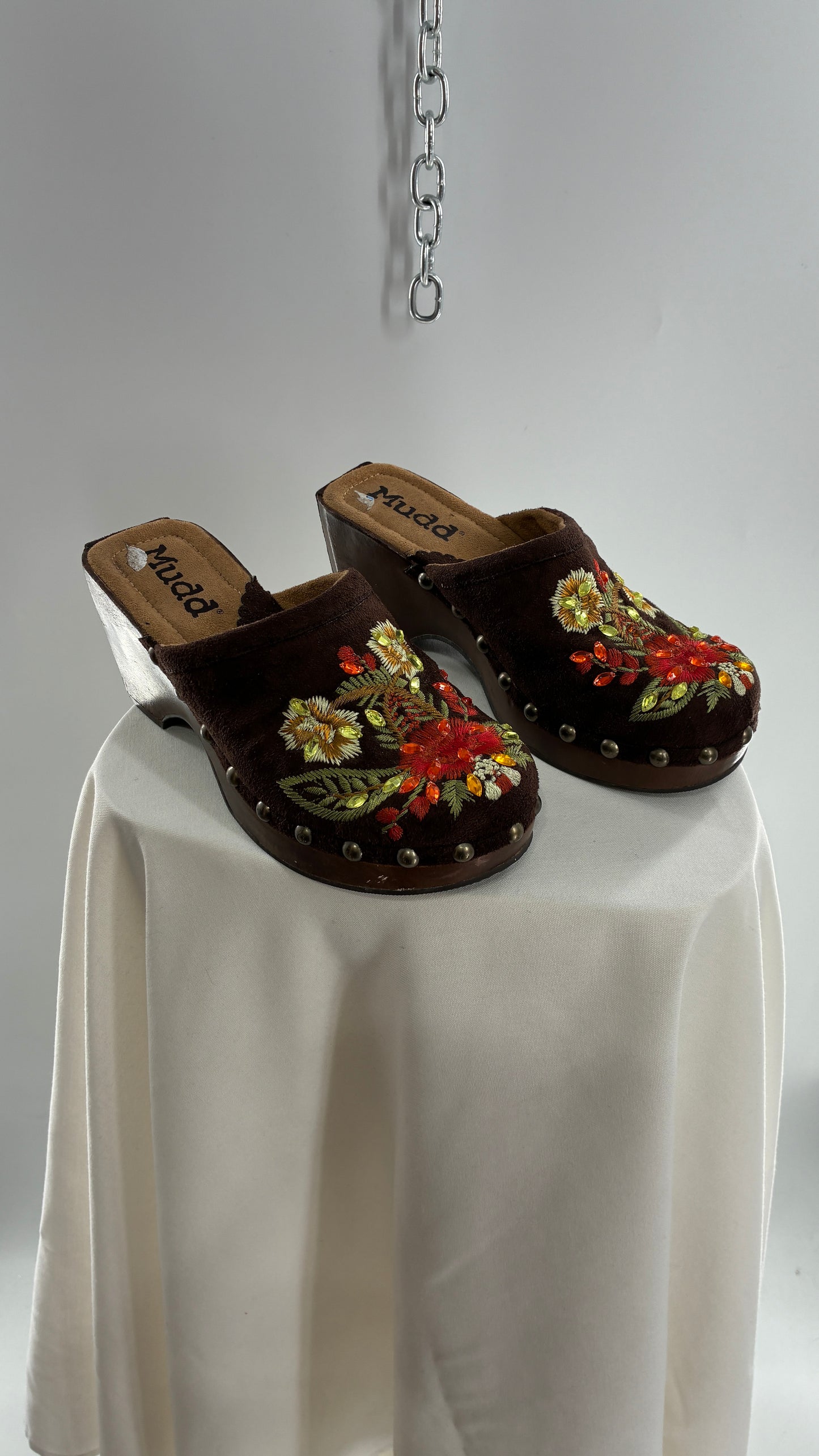 Vintage MUDD Brown Clog with Side Studding and Embroidered Details (6.5)