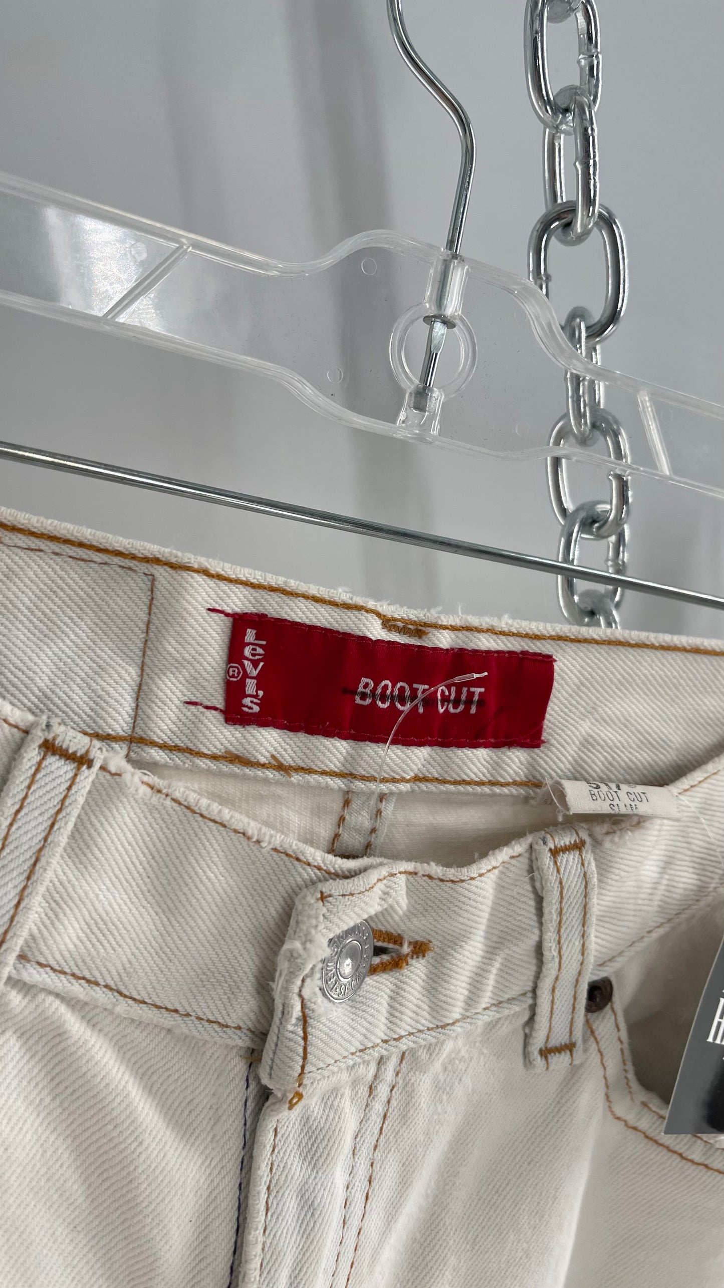 Vintage Levi’s 517 Distressed/Damaged White Denim Cropped Bootcut Jeans/Capri with Frayed Hem (2)