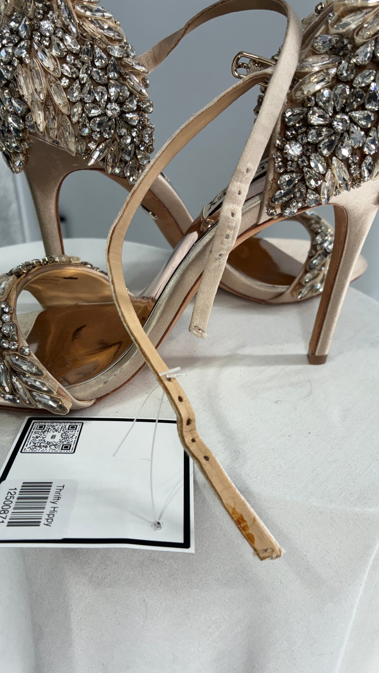 BAGDLEY MISCHKA Champagne Rhinestone Encrusted Embellished Round Toe Heels (5.5)