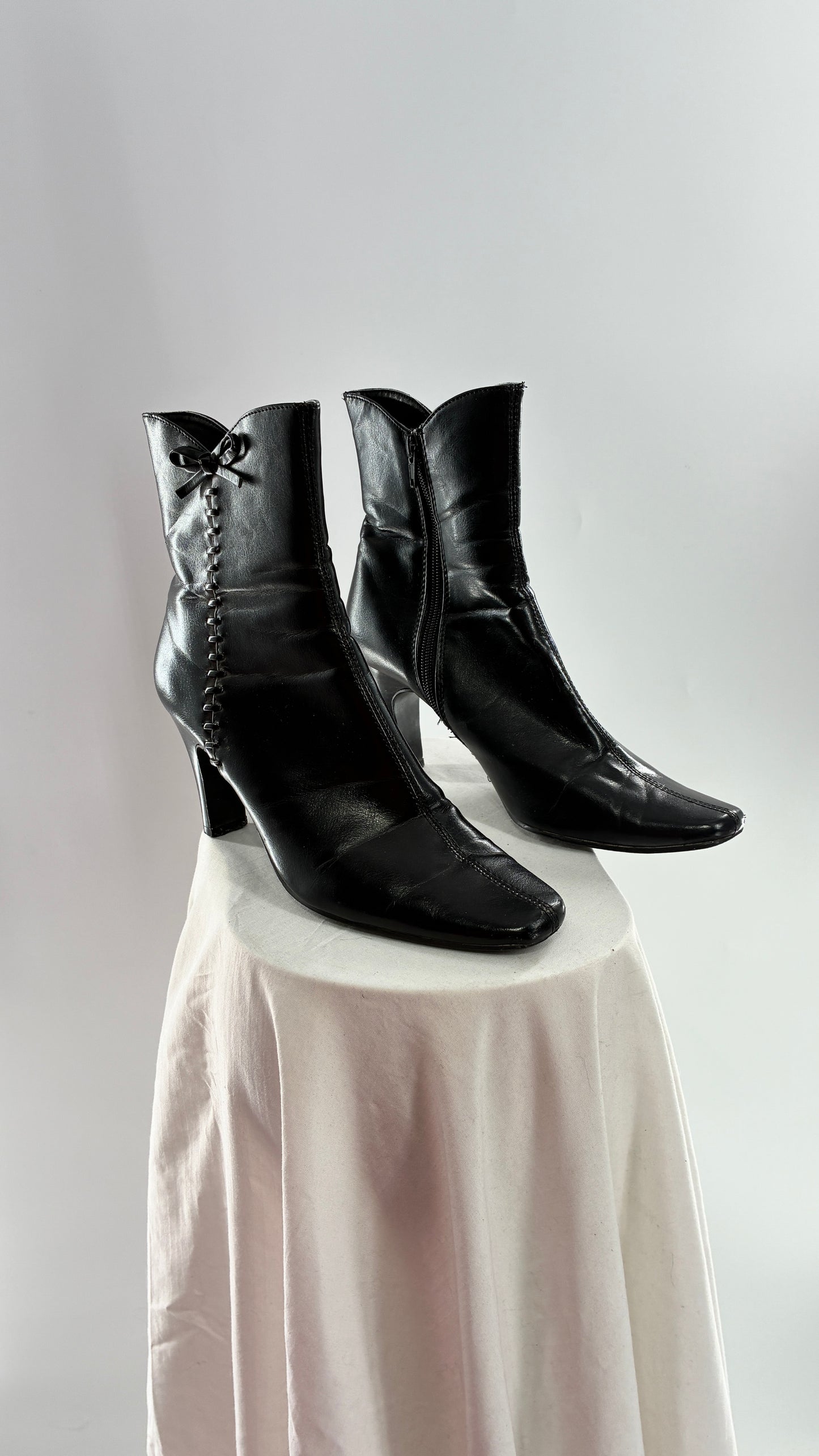 Vintage EXPRESSIONS Black Square Toe Kitten Heel Boots with Lace Up, Bow Side Details (8)