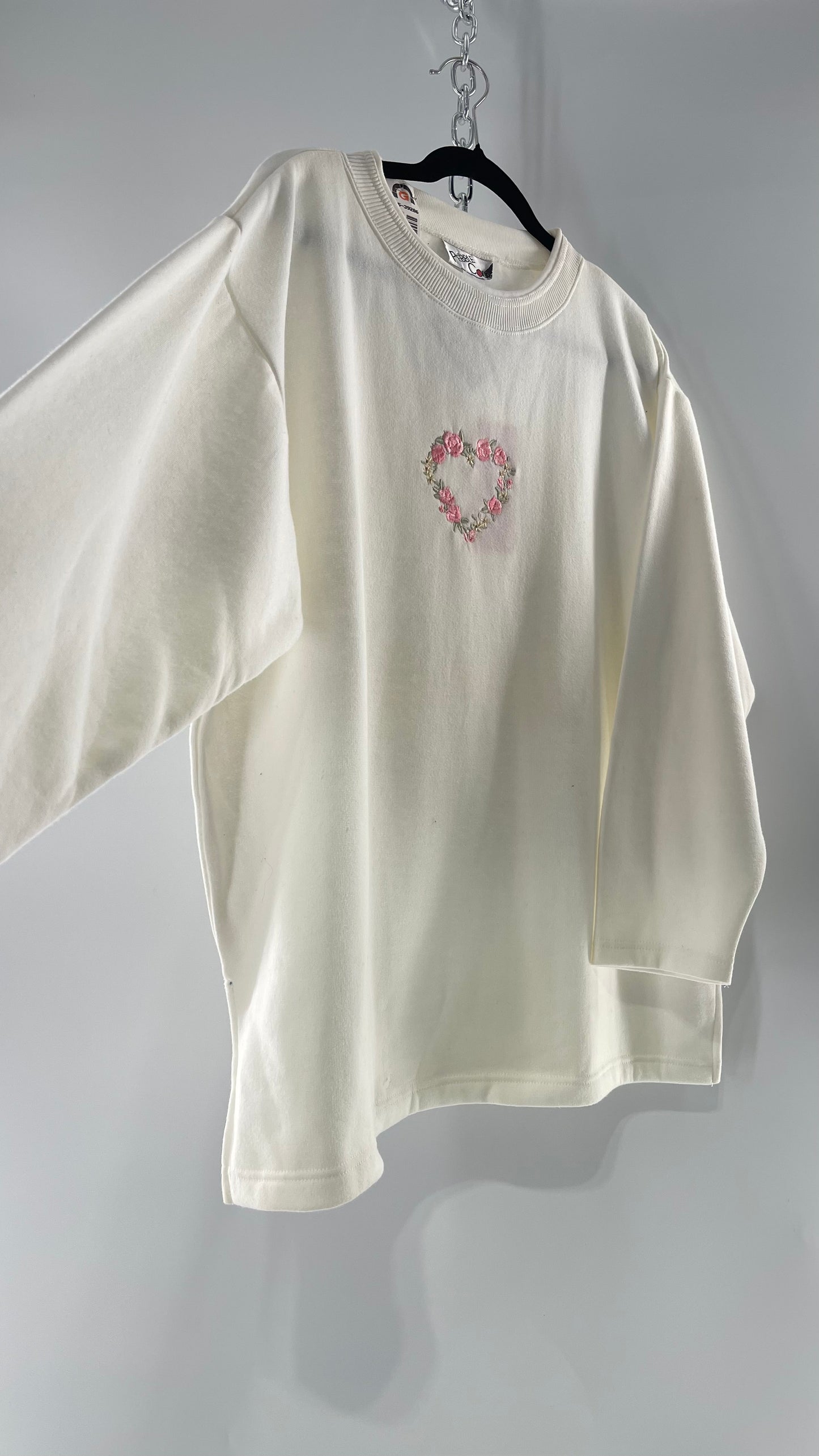 Deadstock 1990s Vintage Pebble Court Pink Rose Embroidered Heart Ivory Crewneck (Large)