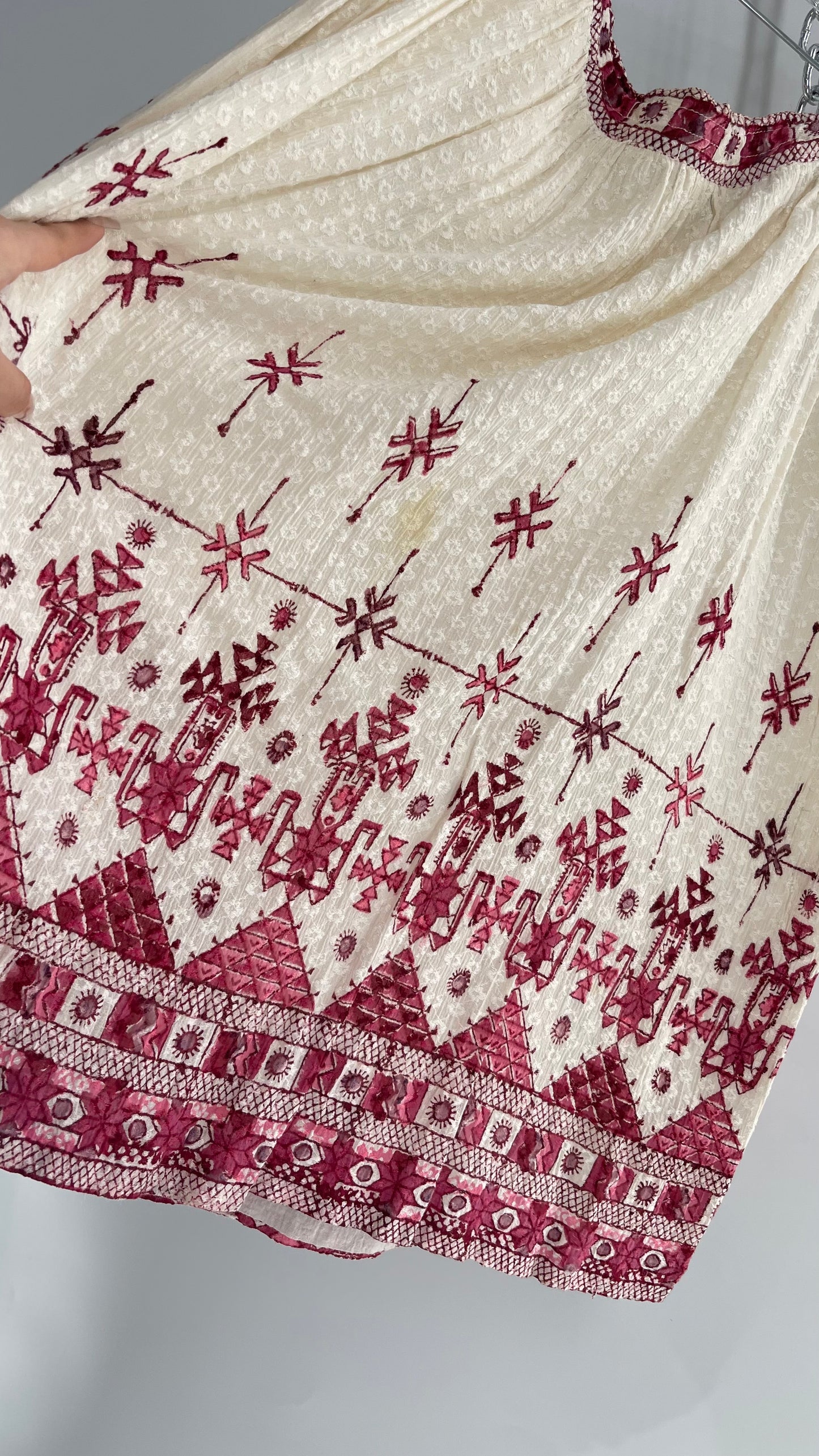 Vintage 1970s Peacock Off White Embroidered Skirt with Pink/Fuchsia Detailing (Small)