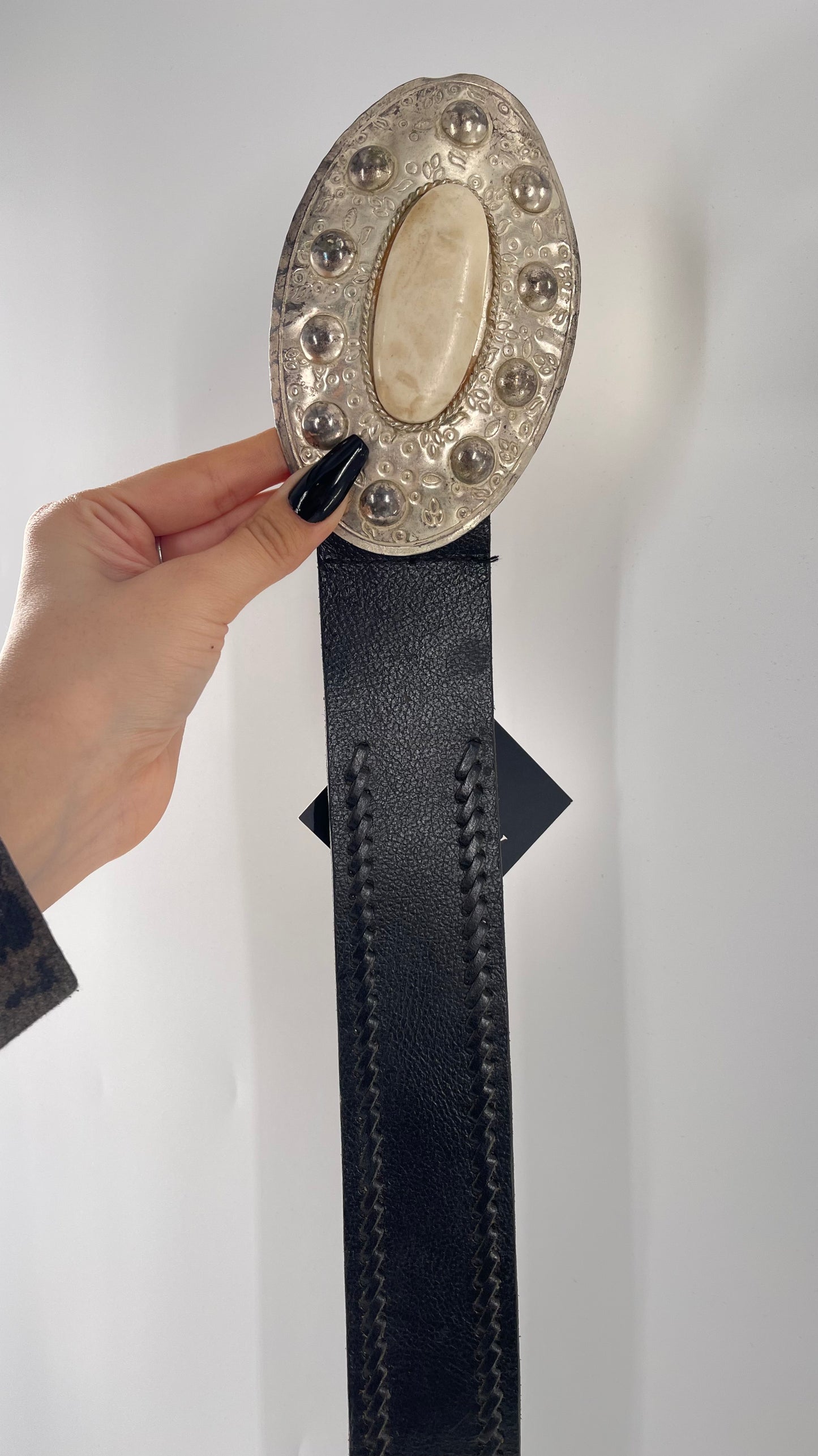 Vintage Black Leather Belt with Silver Metal Buckle with ‘Stone’ Detail (M/L)