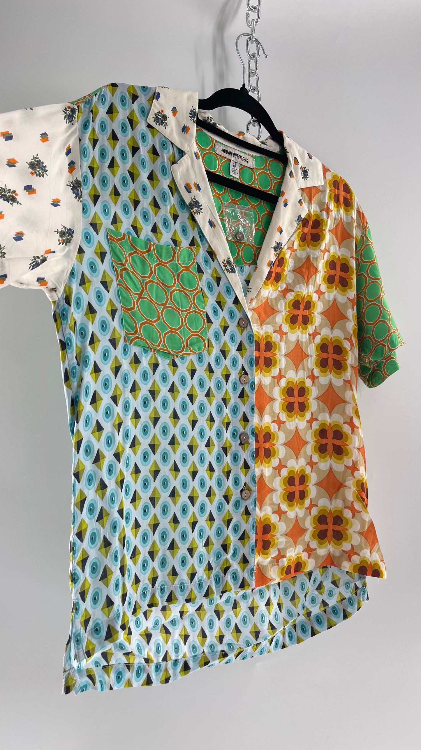 Urban Outfitters 70s Patterned Men’s Button Up (XS)