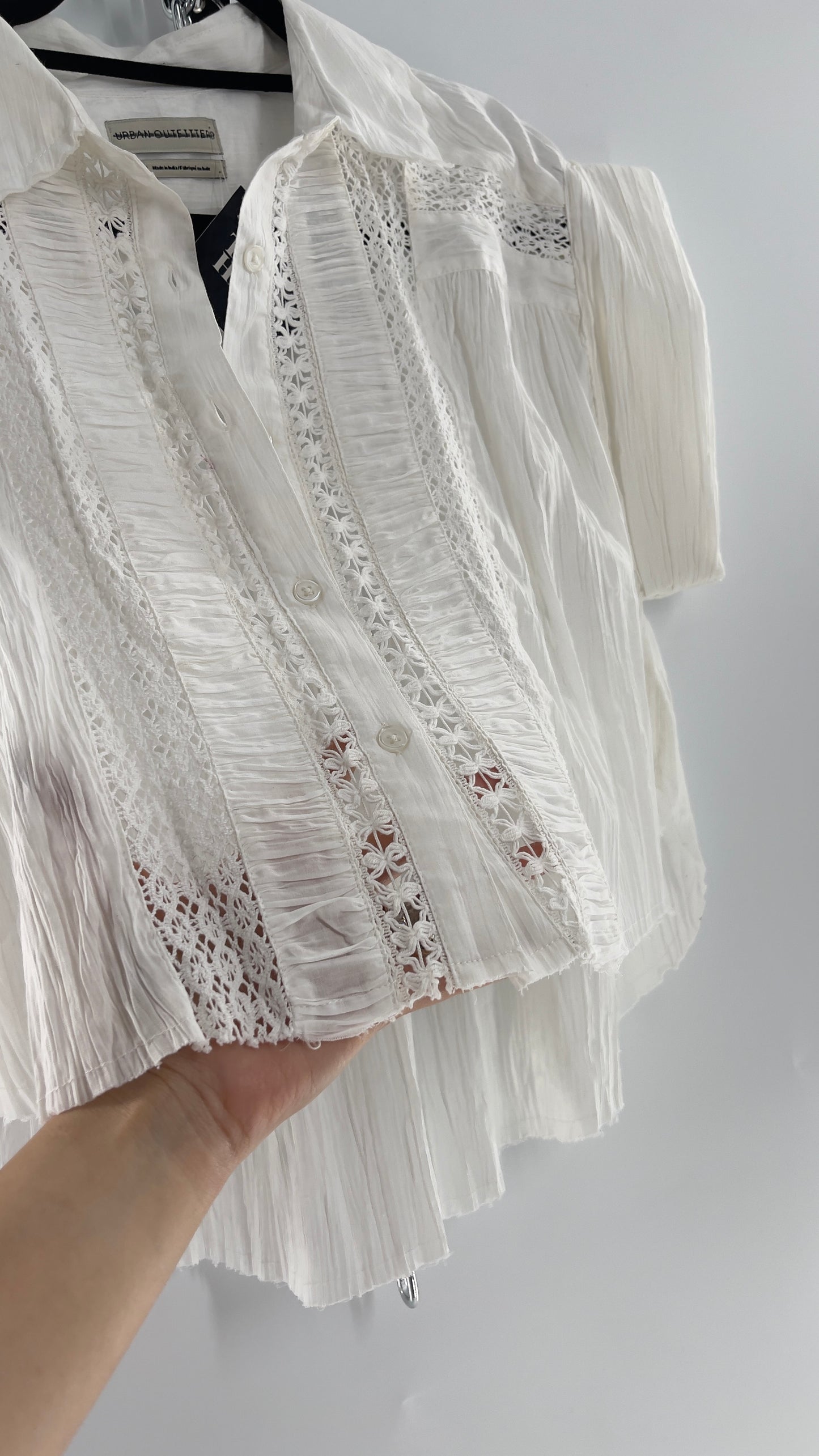 Urban Outfitters White Crimped Cotton High Low Button Up (Small)