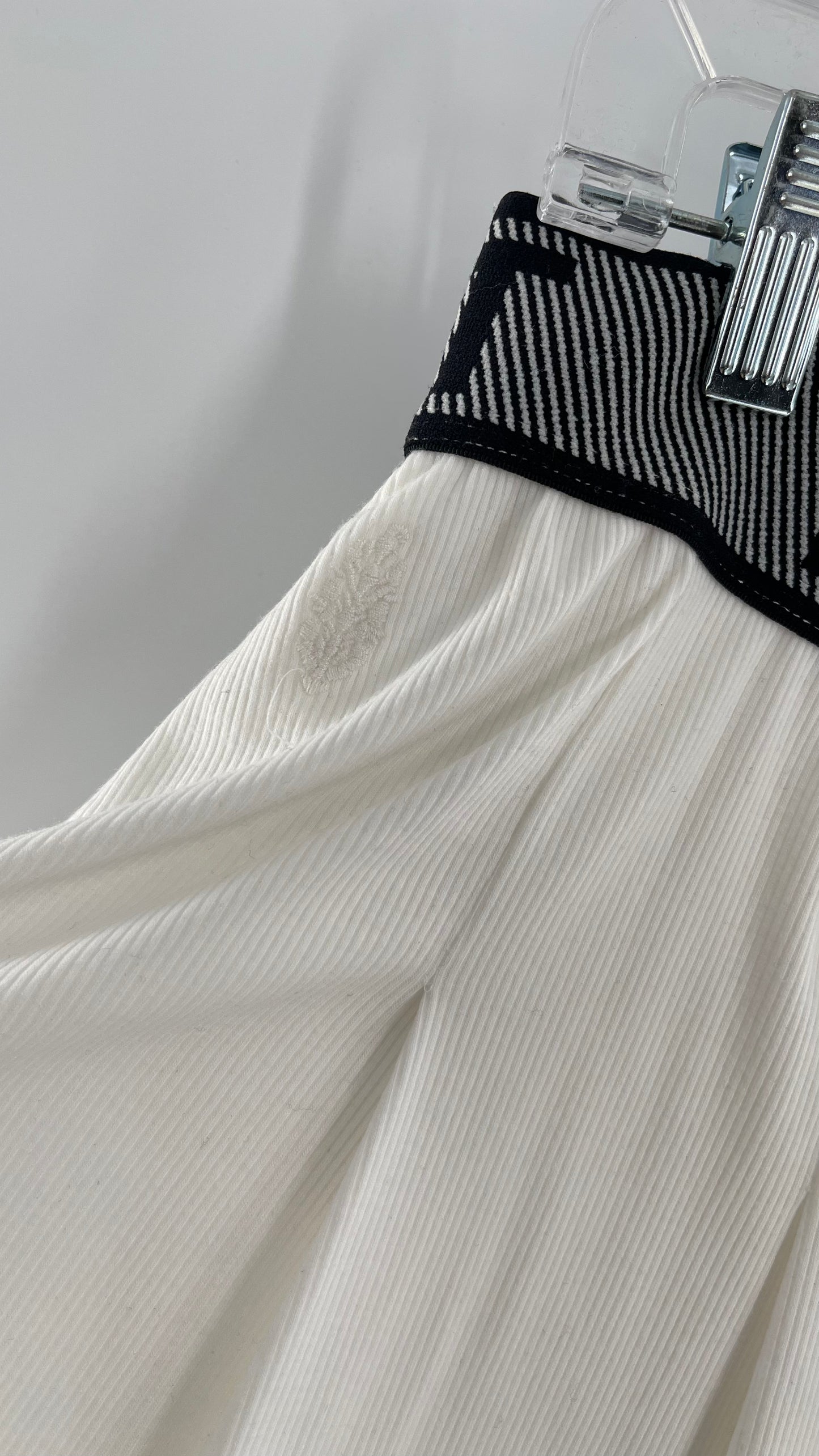Free People Movement White Pleated Tennis Skirt with Elastic Branded Waistband (Large)