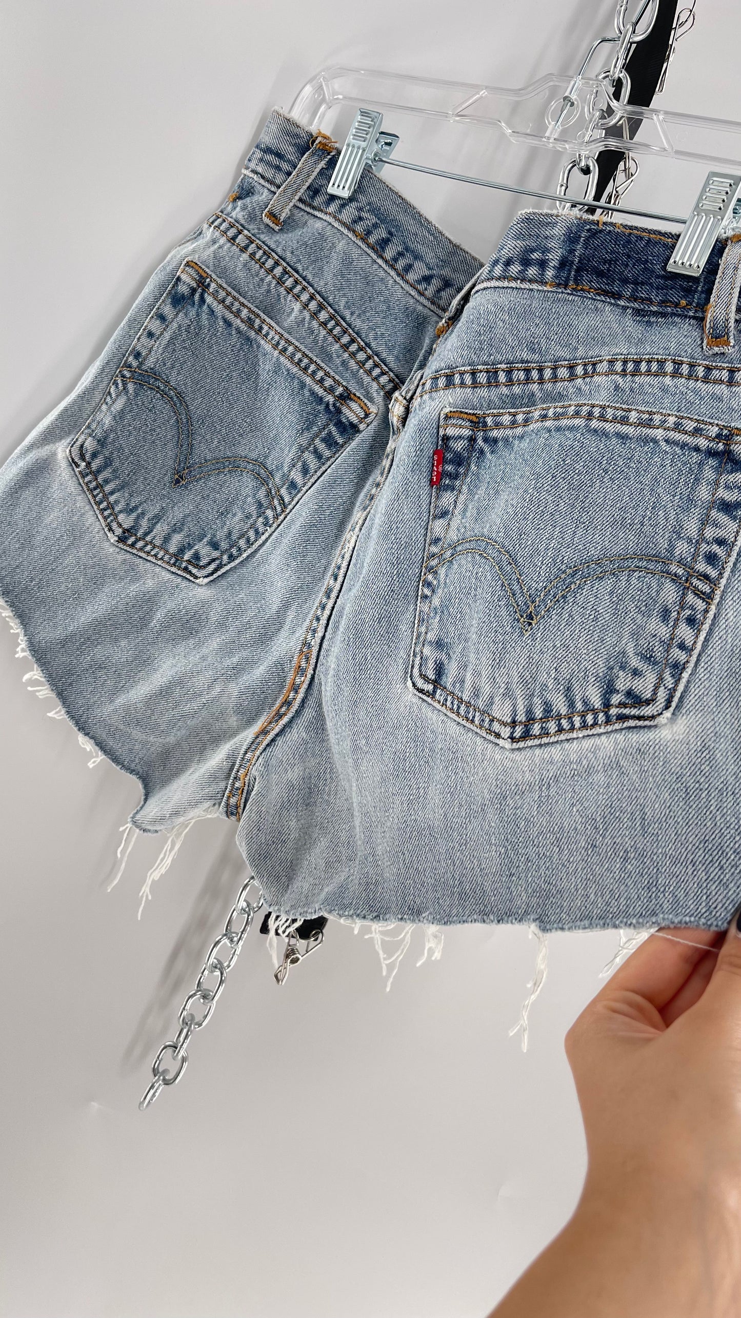 Levi Frayed Light Wash Denim Shorts (30/31)