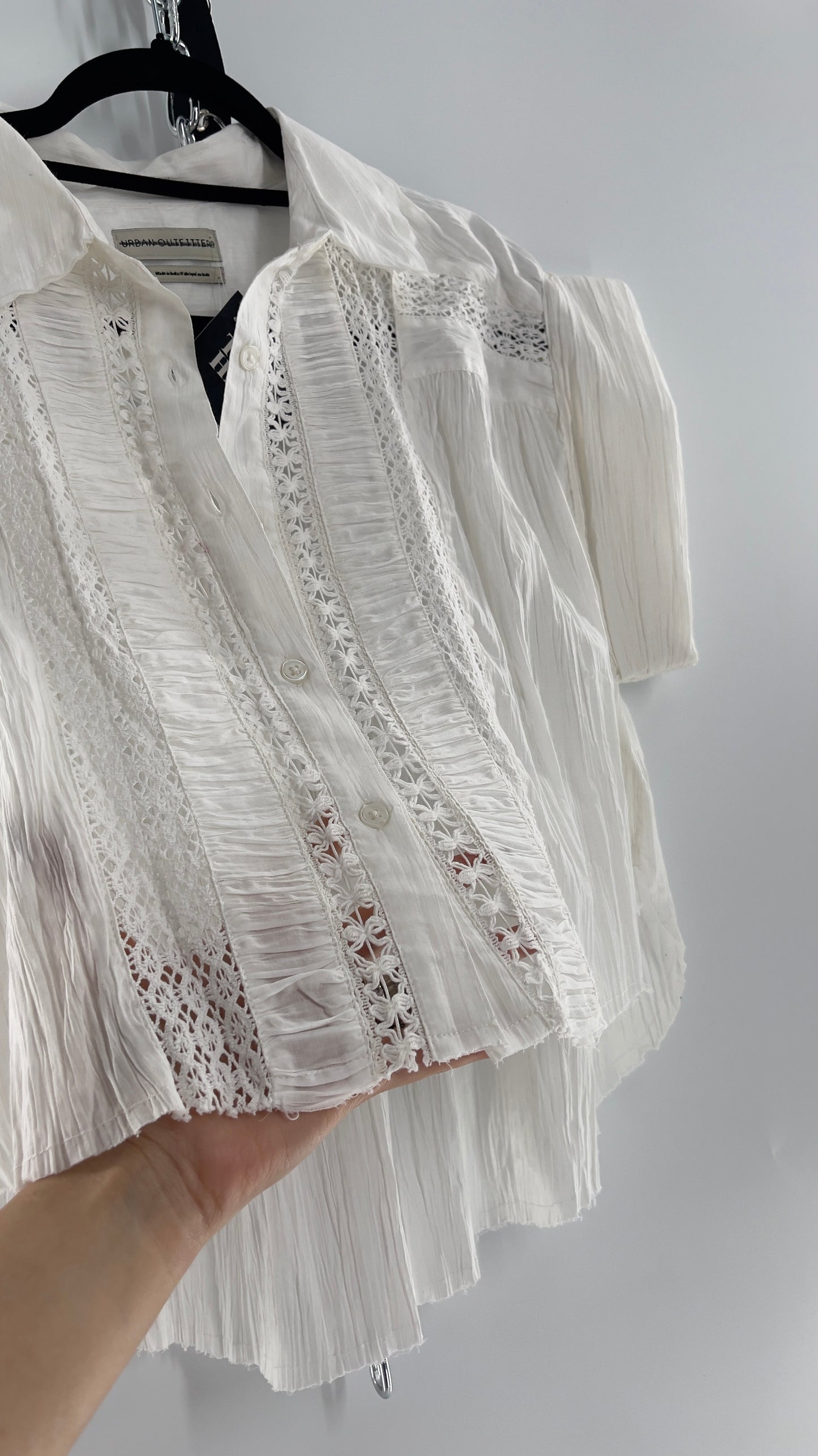 Urban Outfitters White Crimped Cotton High Low Button Up (Small)
