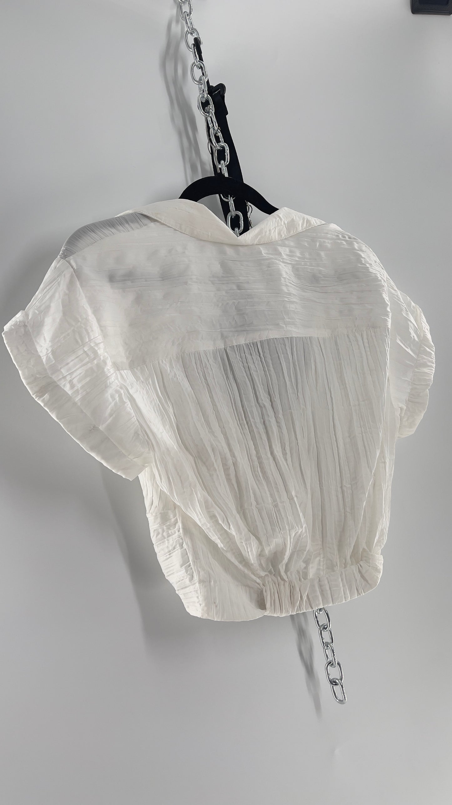 Urban Outfitters White Pleated/Crimped Tie Front Short Sleeve (Medium)