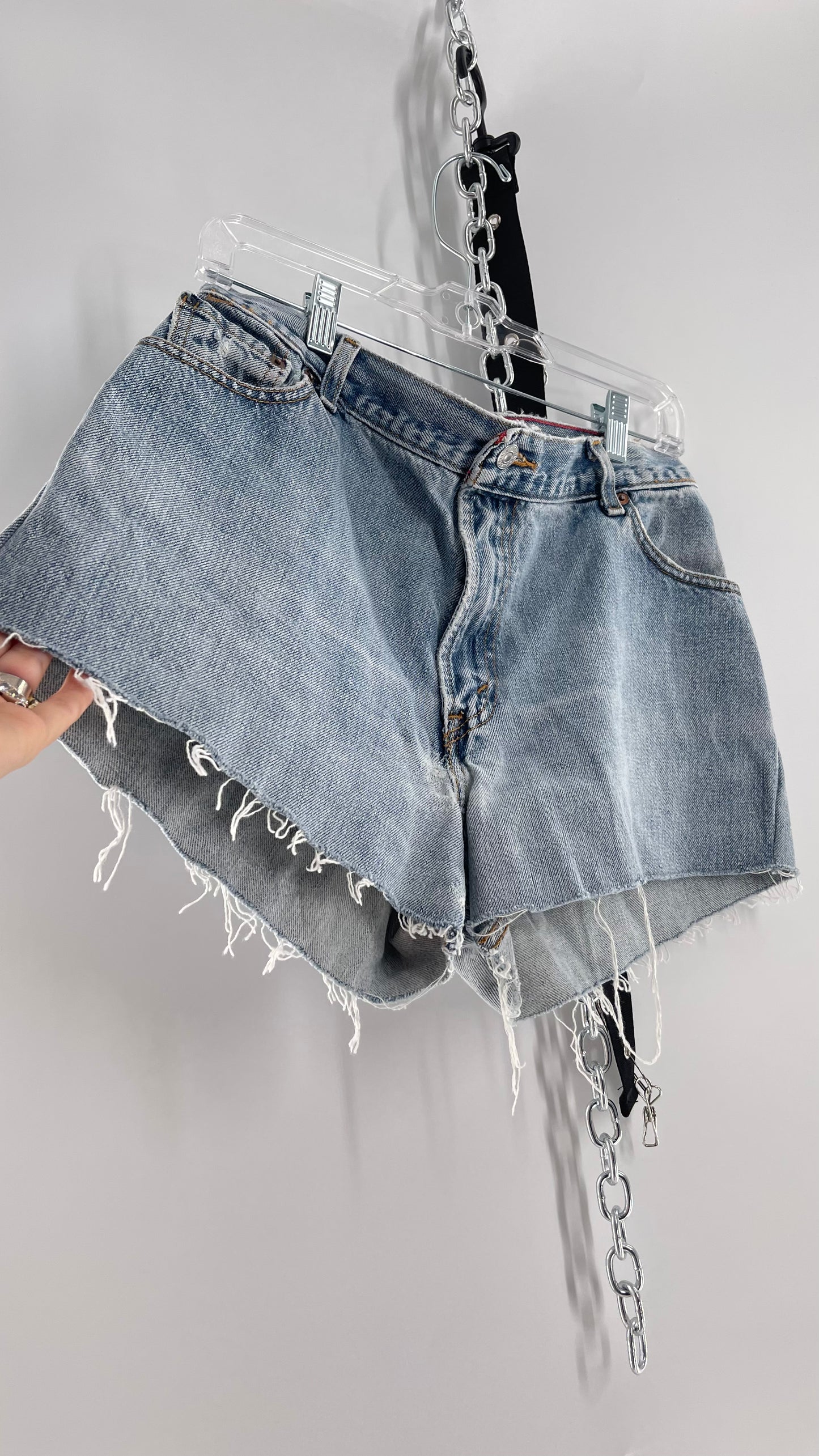 Levi Frayed Light Wash Denim Shorts (30/31)