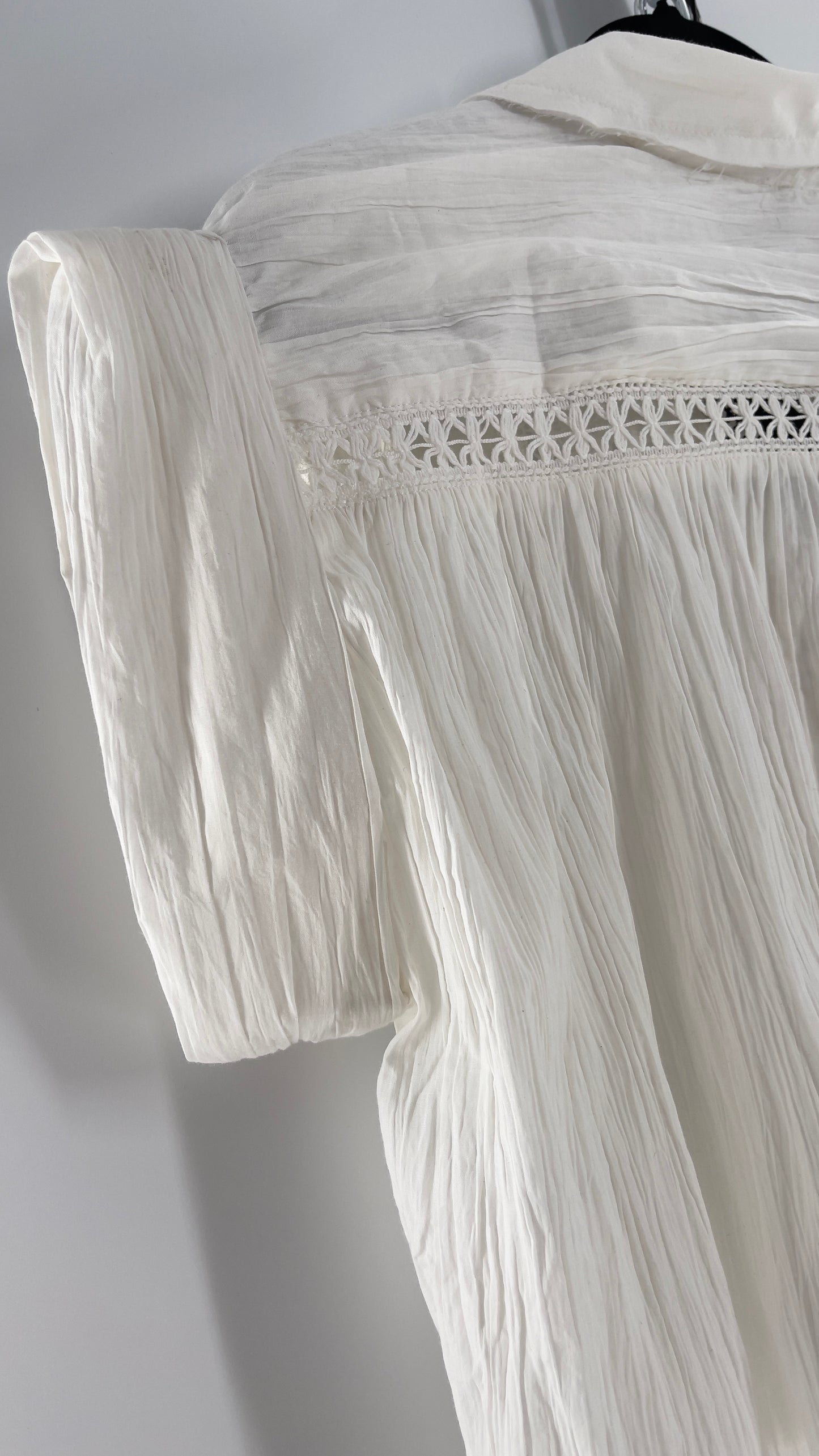Urban Outfitters White Crimped Cotton High Low Button Up (Small)