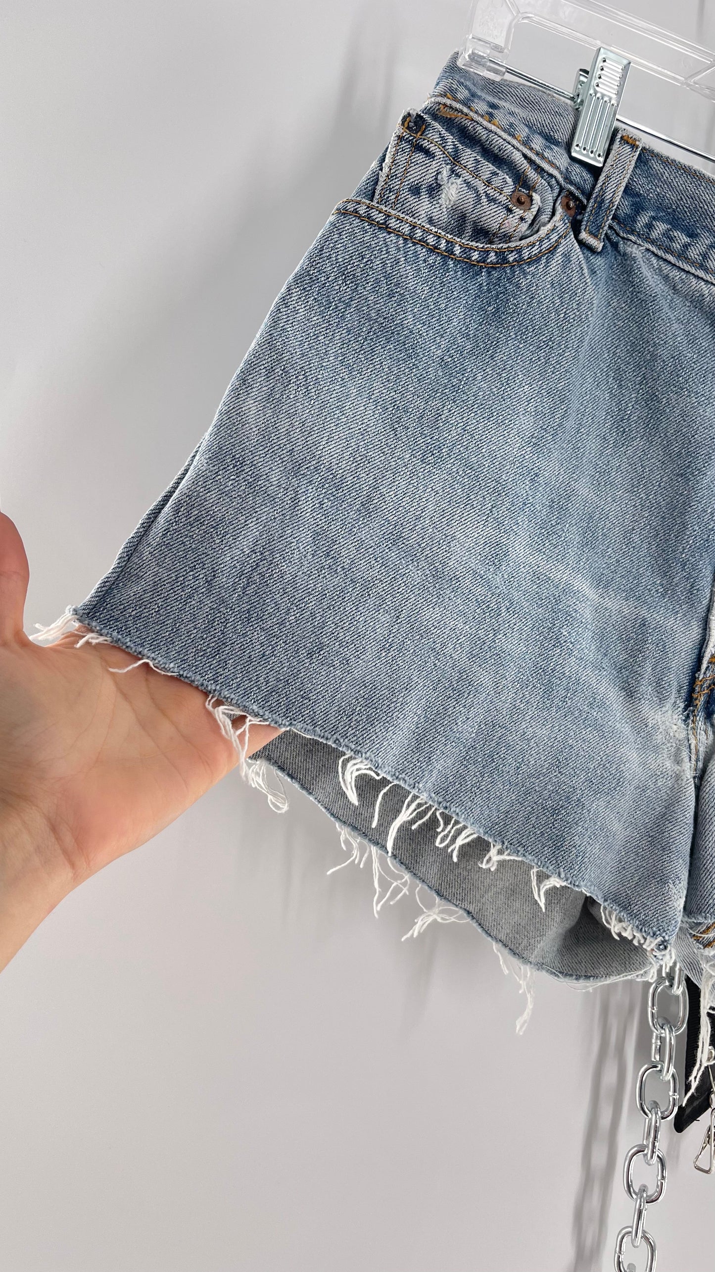 Levi Frayed Light Wash Denim Shorts (30/31)