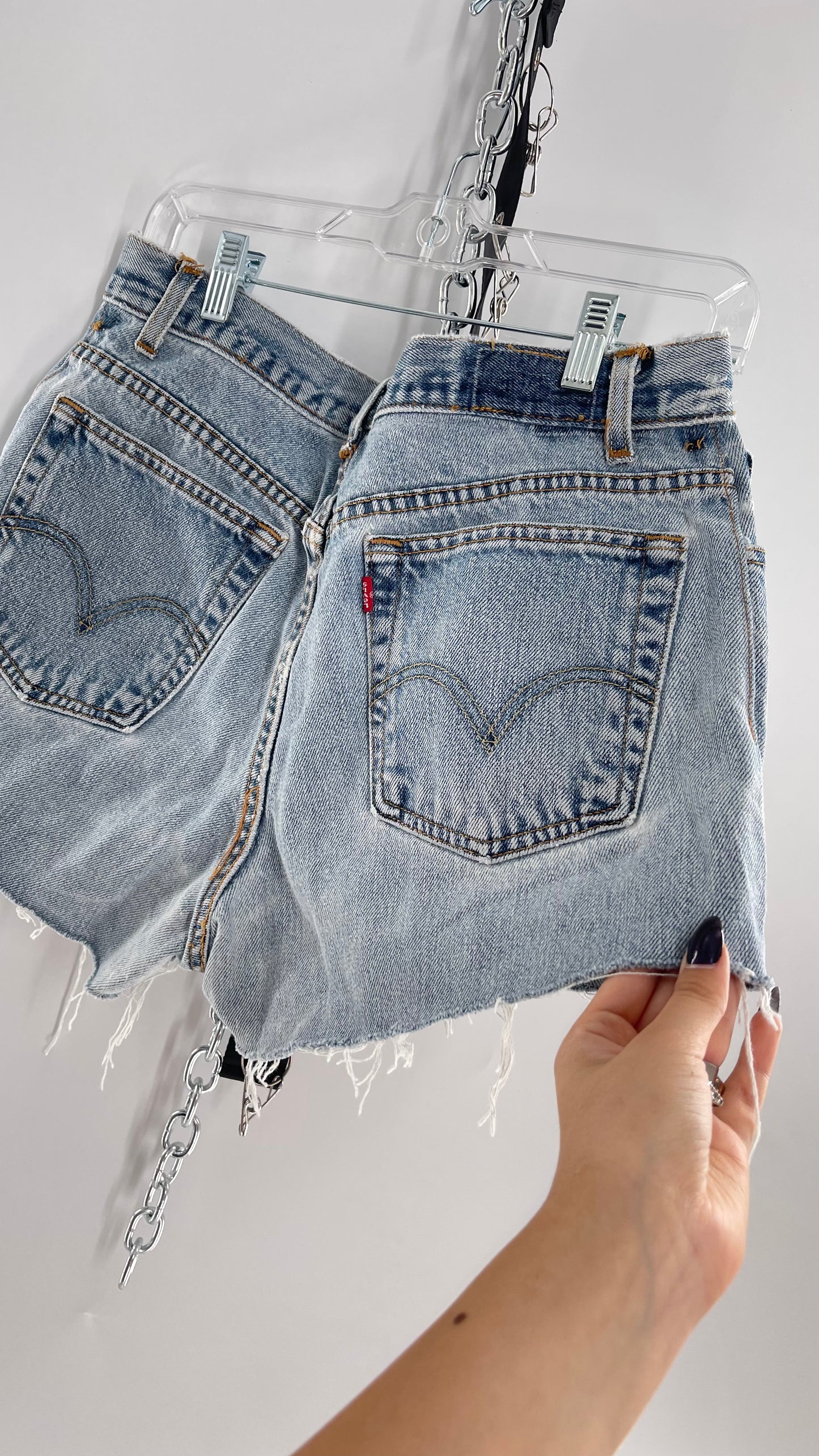 Levi Frayed Light Wash Denim Shorts (30/31)
