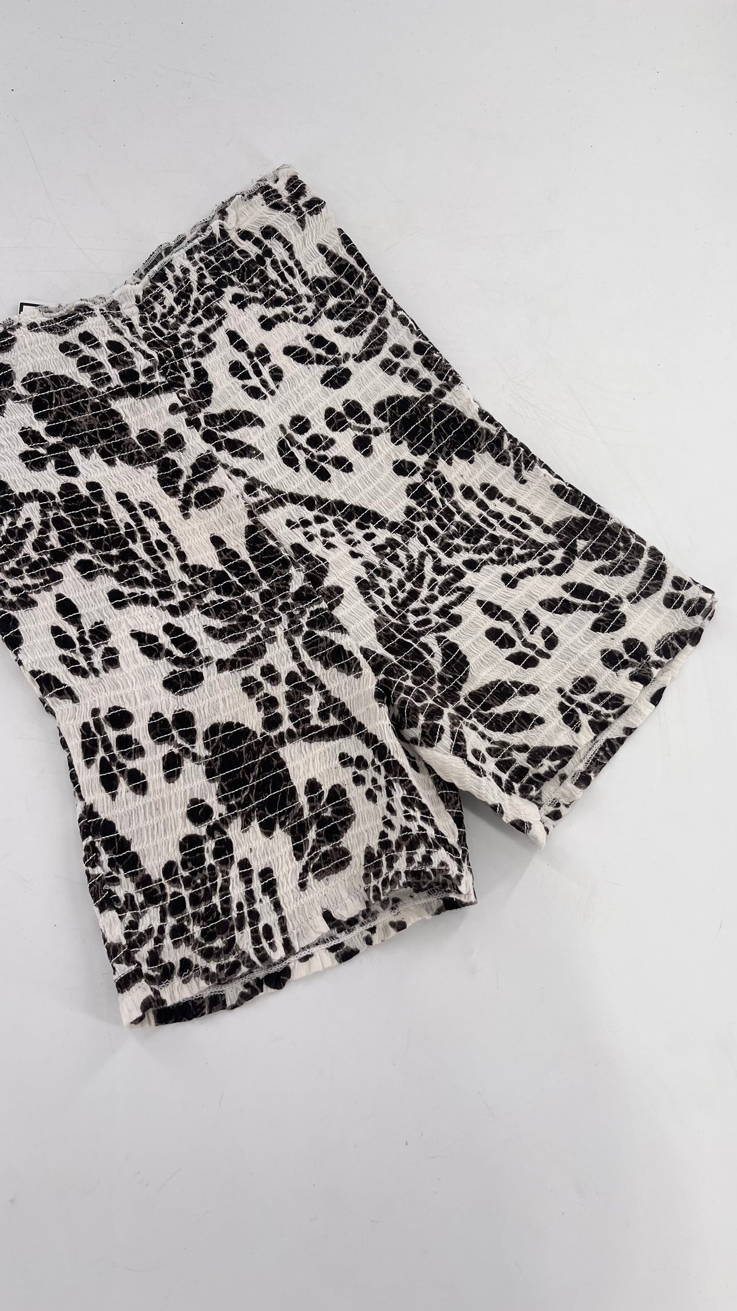 Free People White/Black Patterned Smocked Shorts (XS/S)