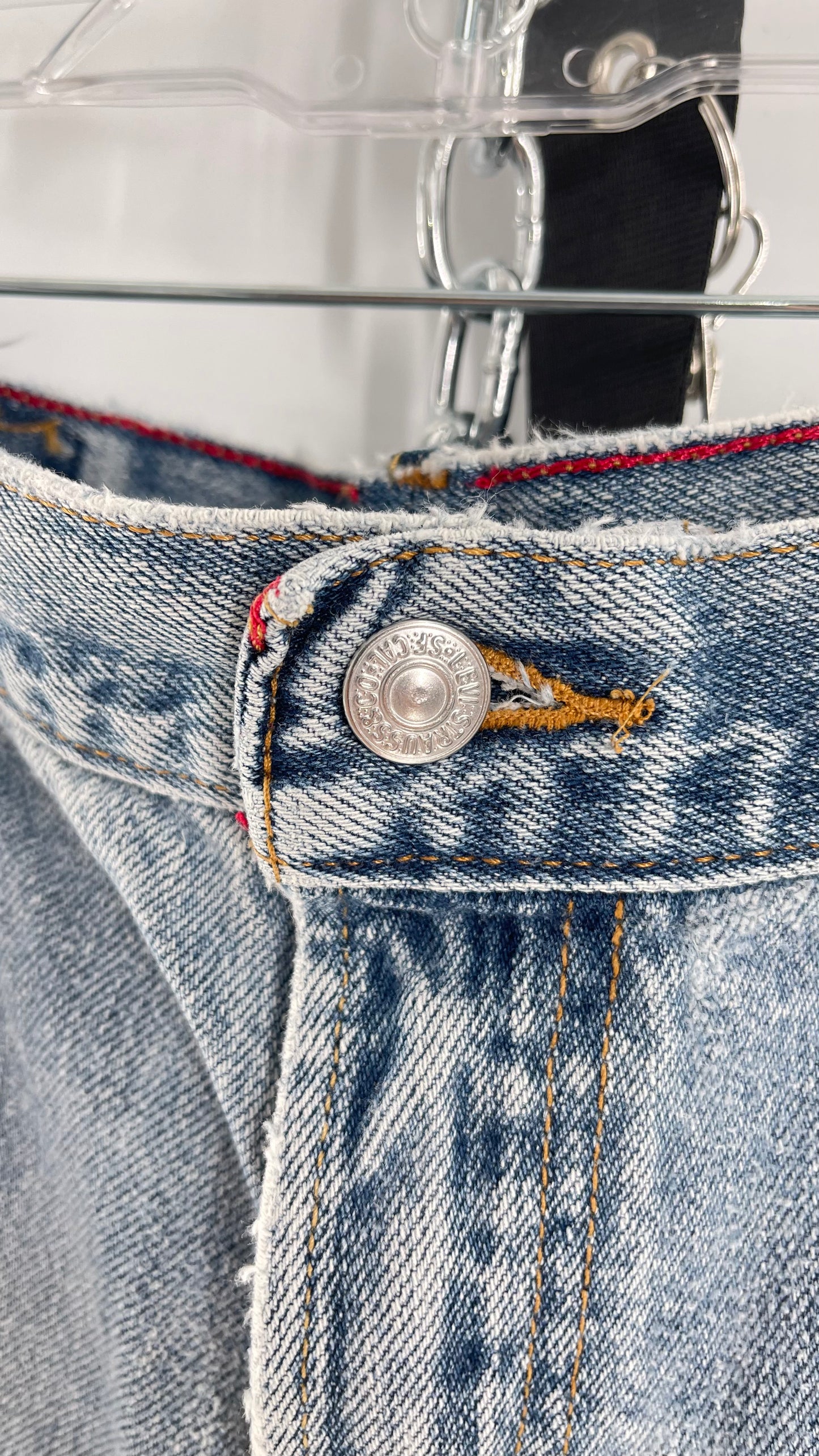 Levi Frayed Light Wash Denim Shorts (30/31)